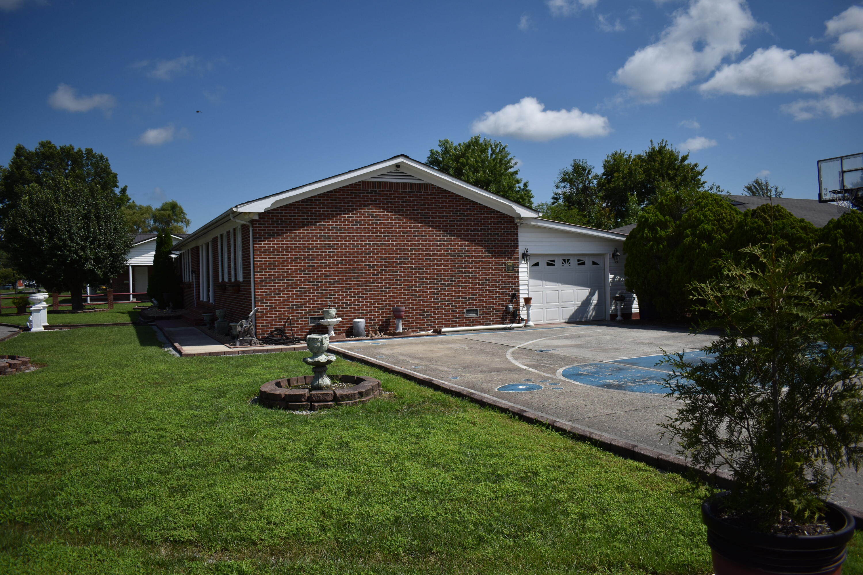 926 Doncaster Avenue Property Photo 2