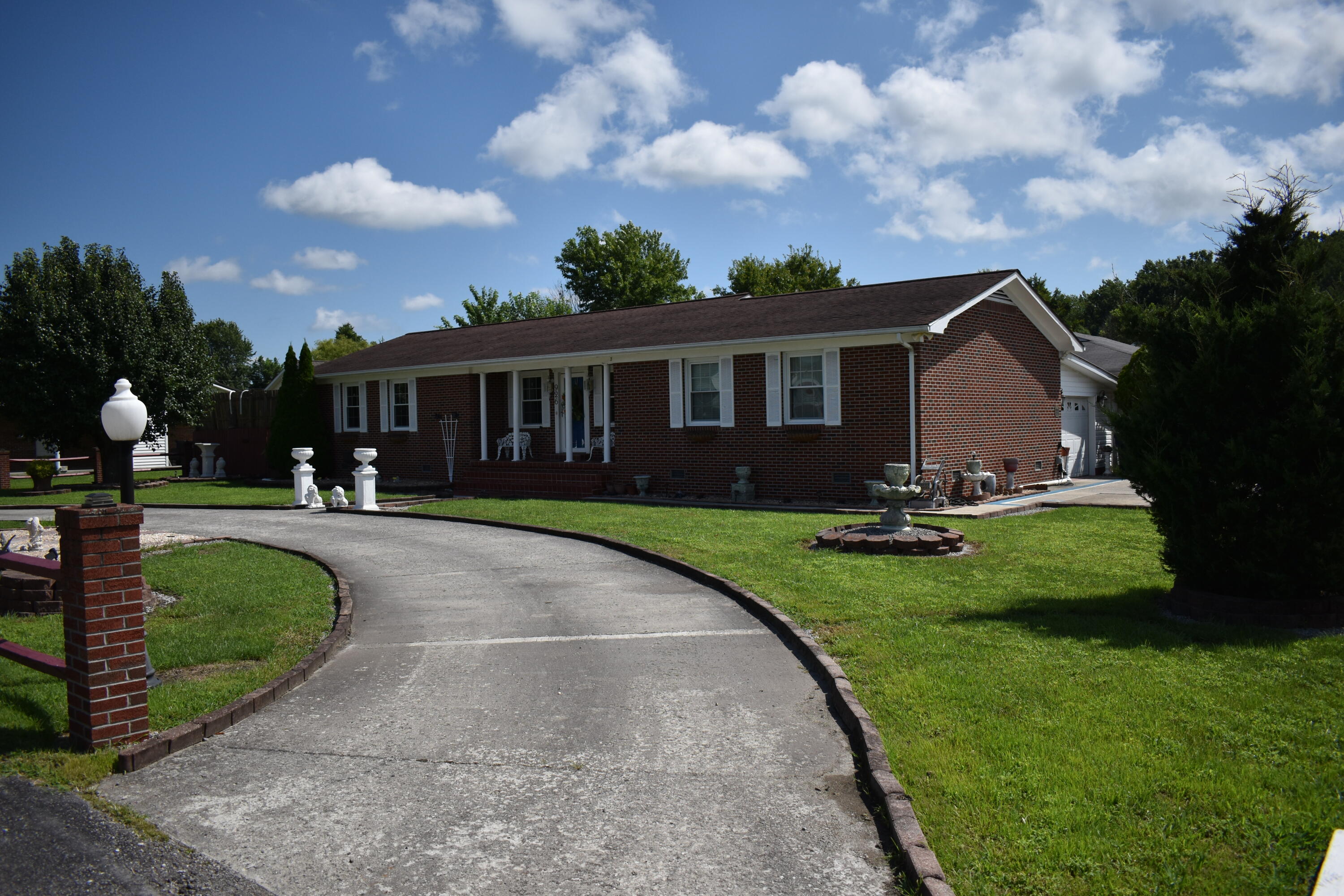 926 Doncaster Avenue Property Photo 3