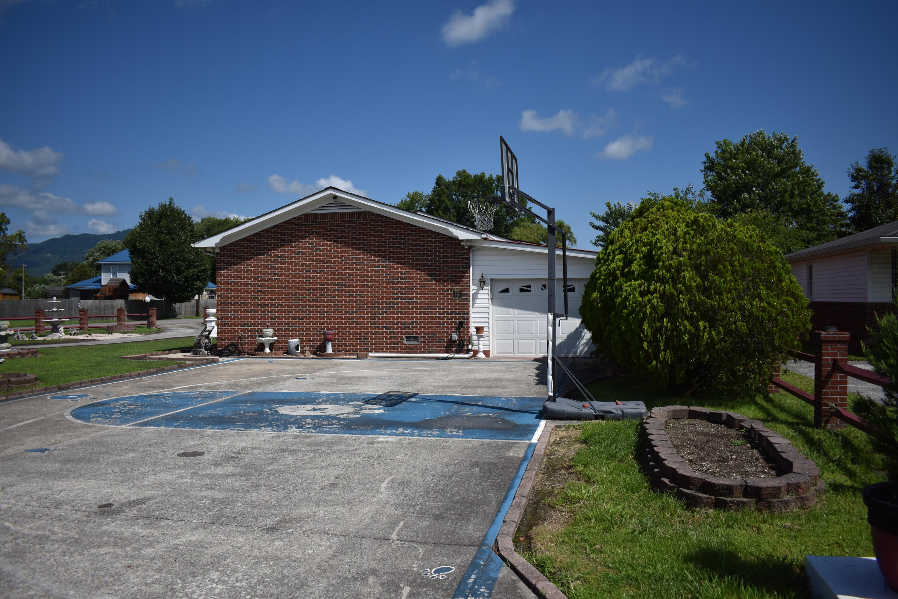 926 Doncaster Avenue Property Photo 21