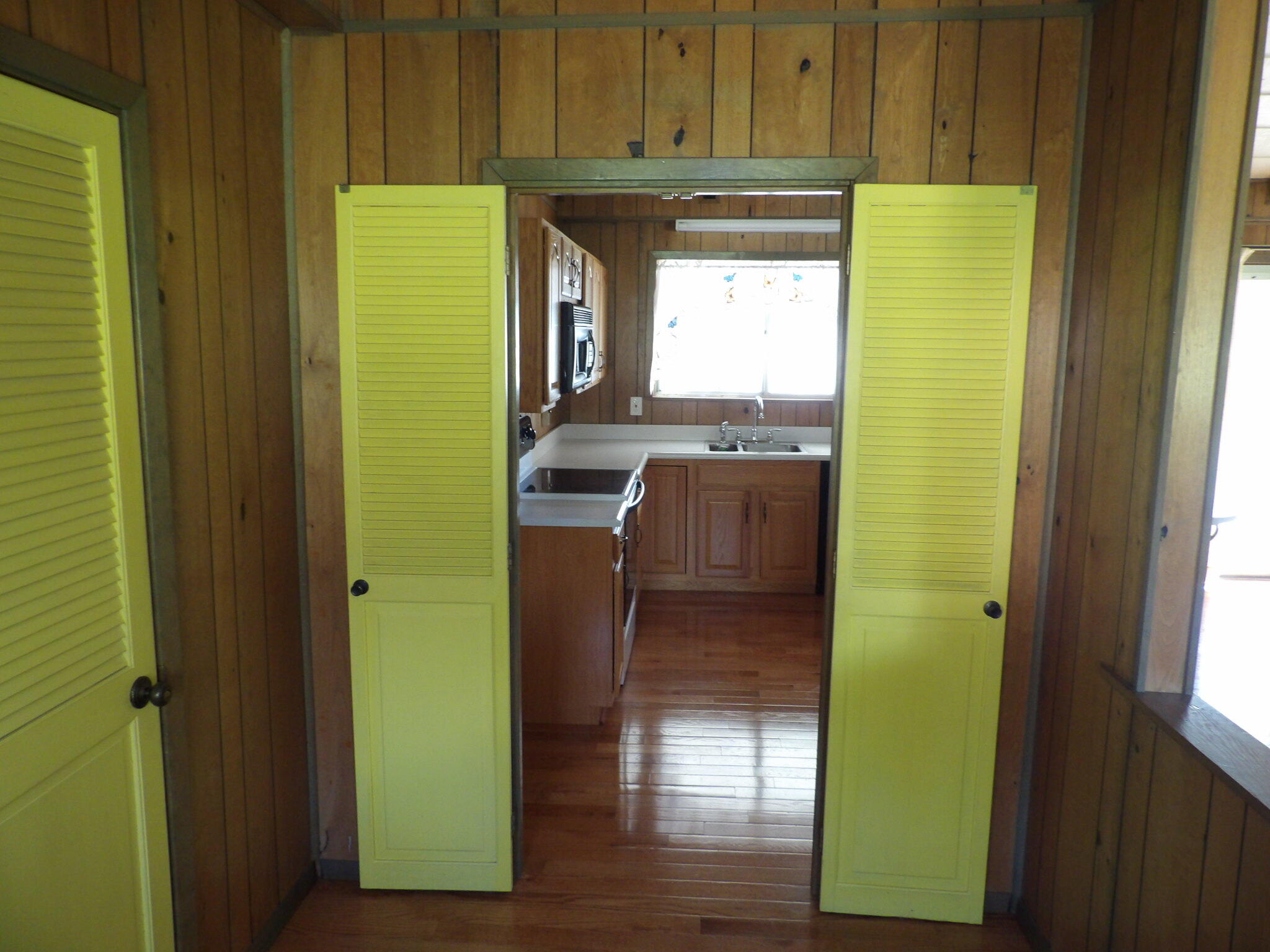 400 Whippoorwill Lane Property Photo 9