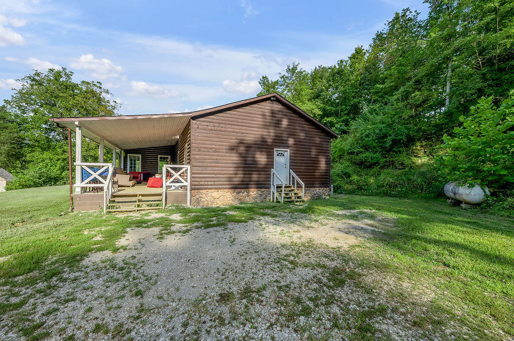 690 Finnell Pike Property Photo 4