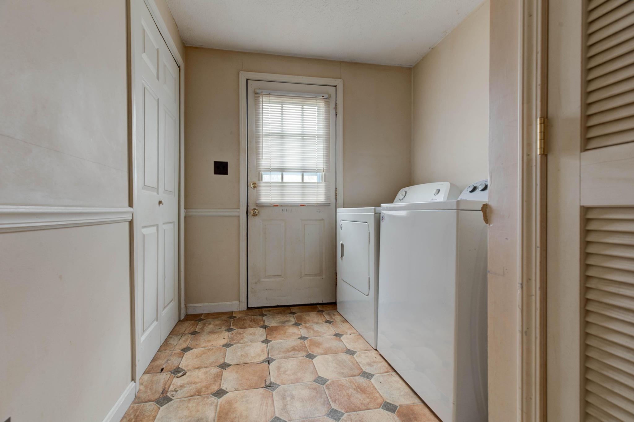 1000 New Cut Road Property Photo 17