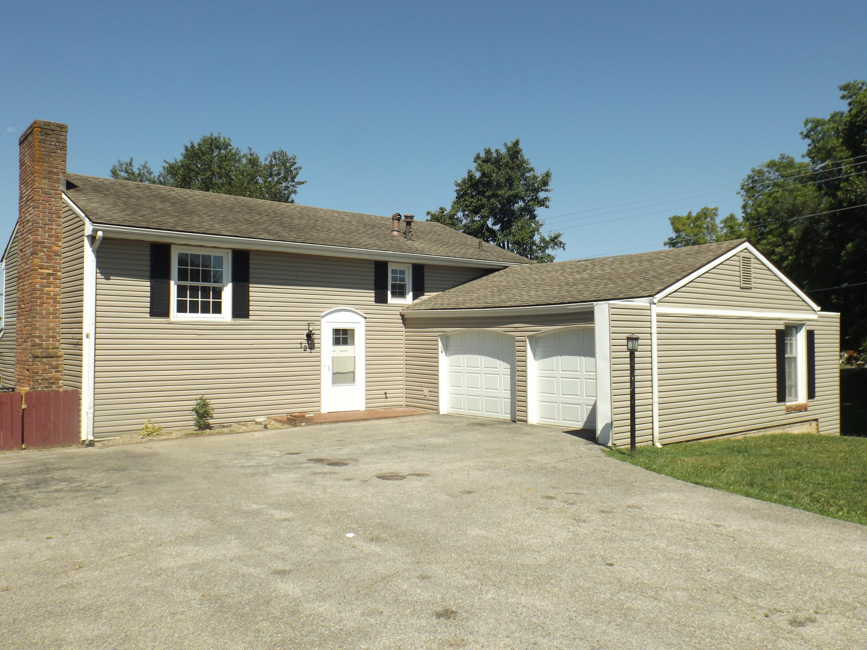 121 Crescent Drive Property Photo 1