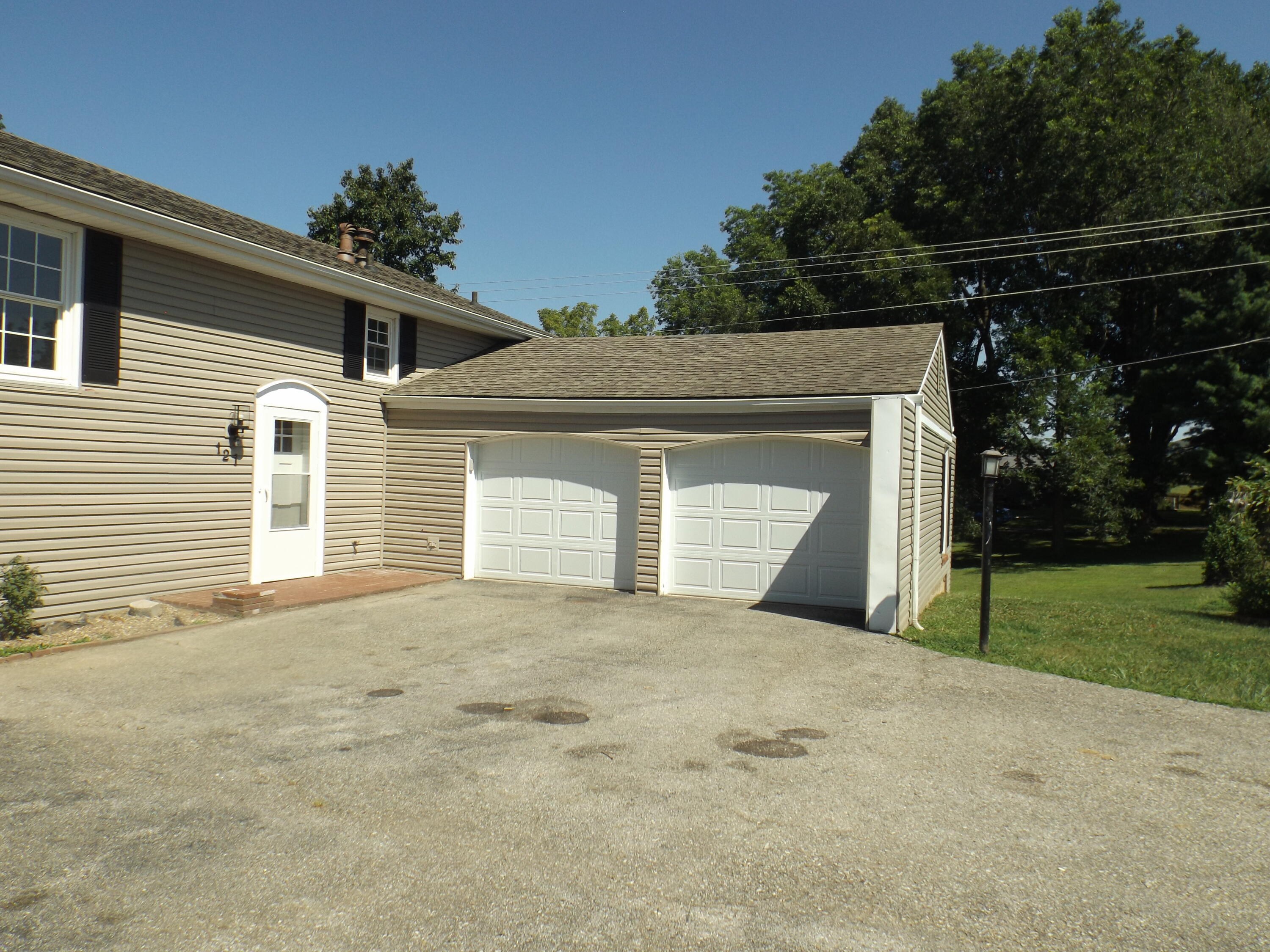 121 Crescent Drive Property Photo 2