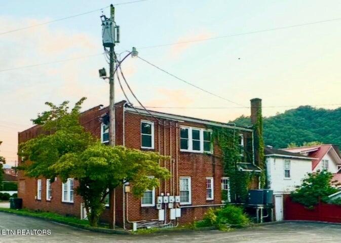 107 E Mound Street Property Photo 2