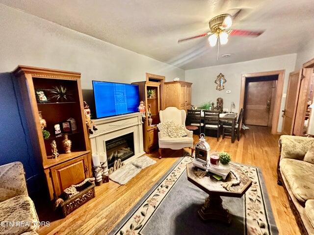 107 E Mound Street Property Photo 6
