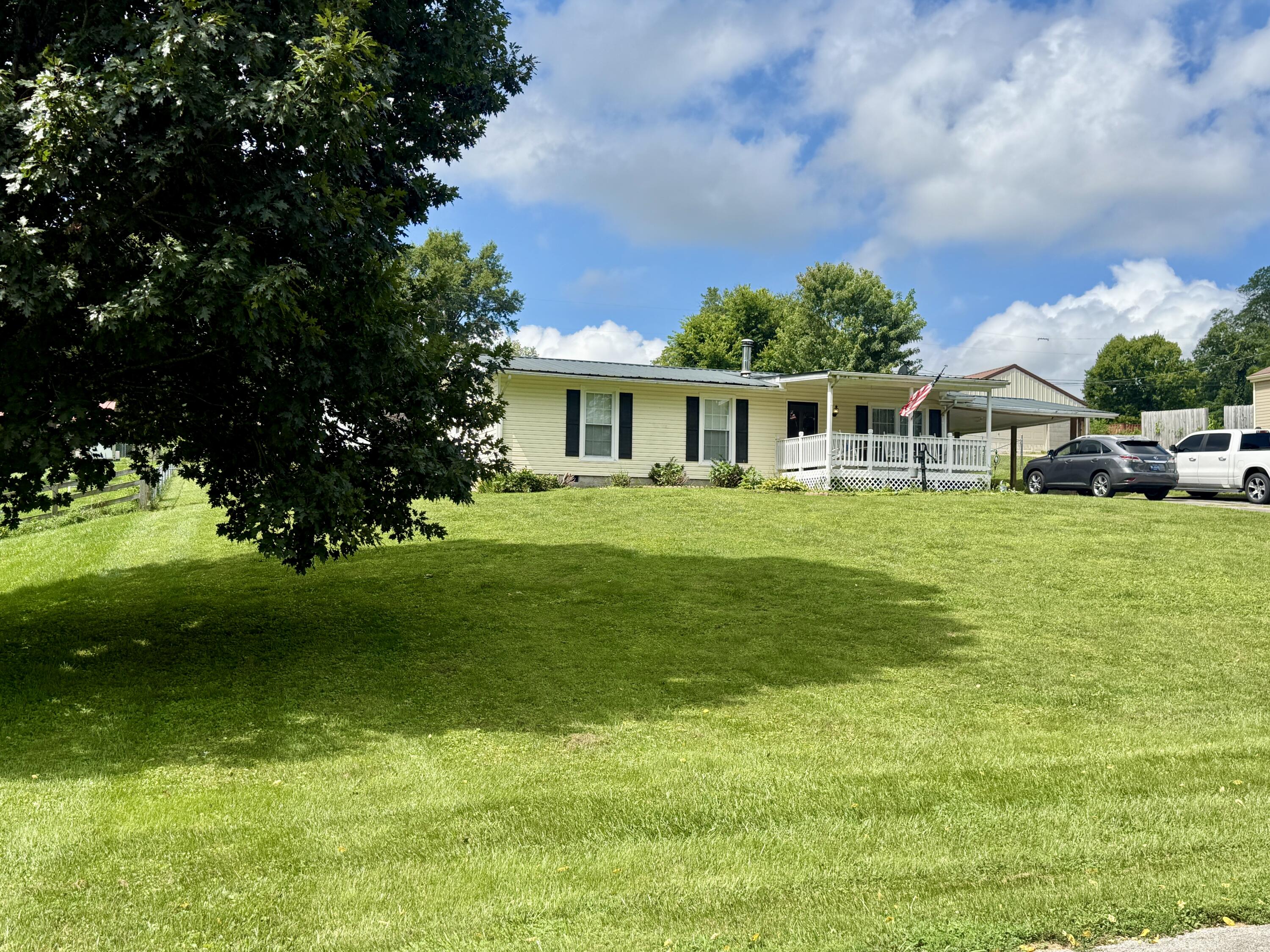 120 Collins Drive Property Photo 1