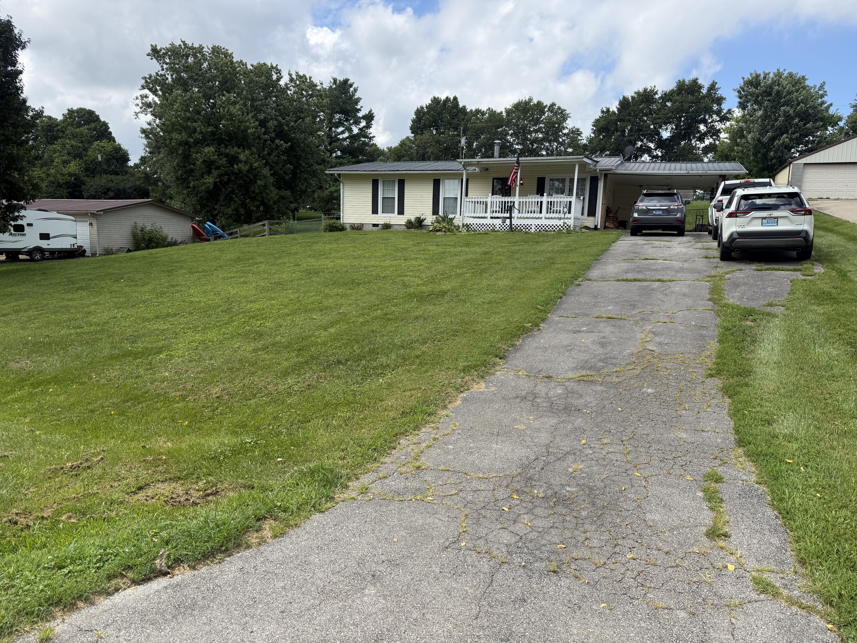 120 Collins Drive Property Photo 2