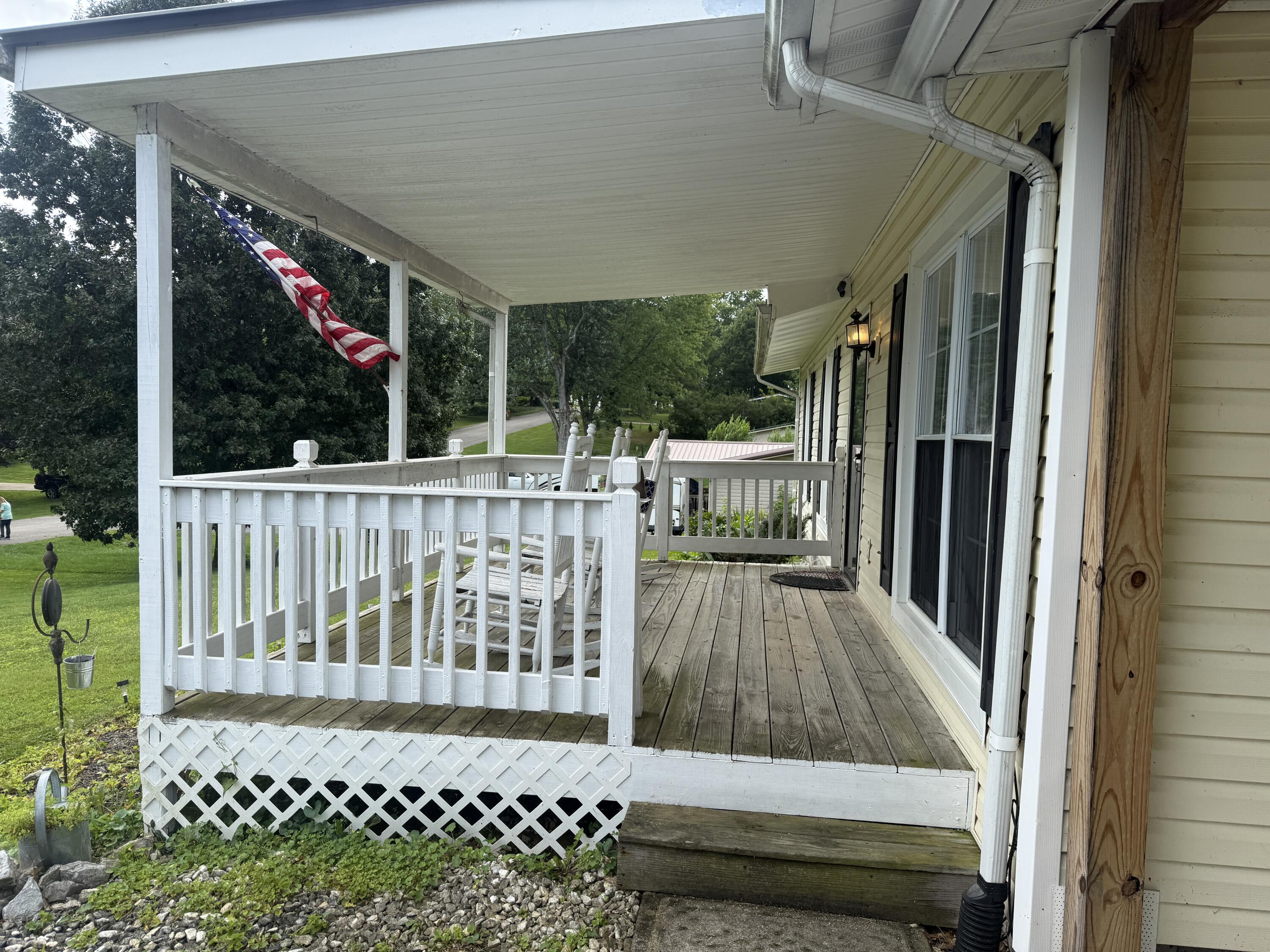 120 Collins Drive Property Photo 3