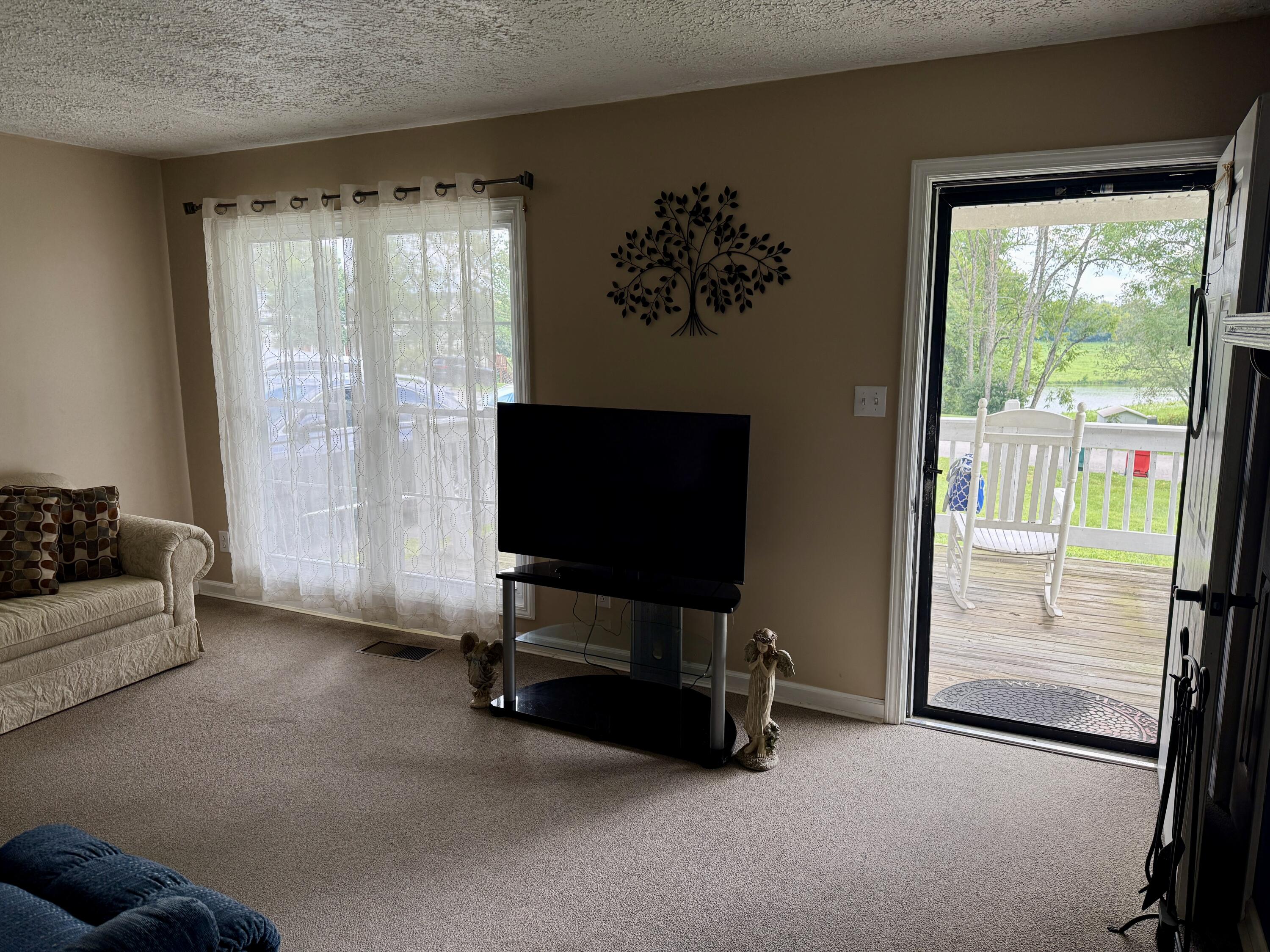 120 Collins Drive Property Photo 6