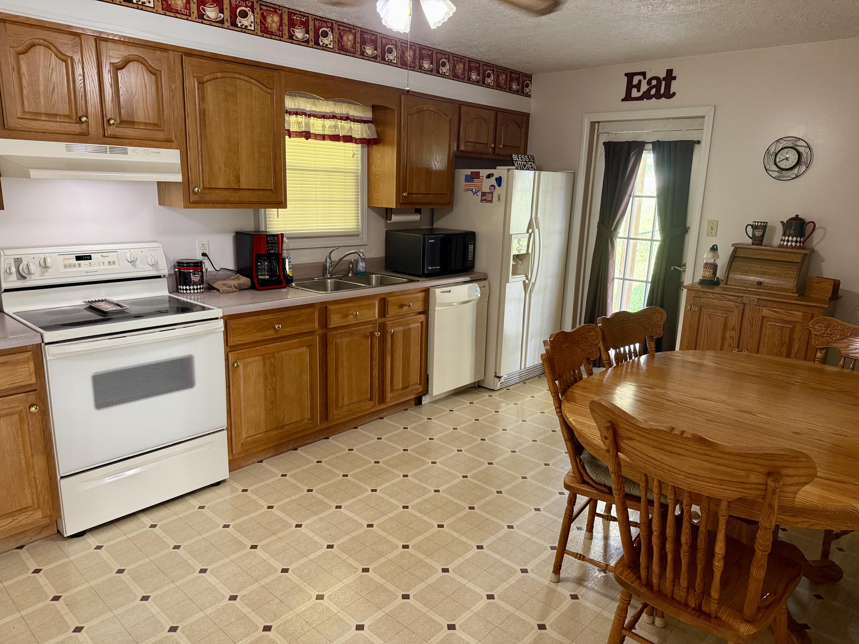 120 Collins Drive Property Photo 7