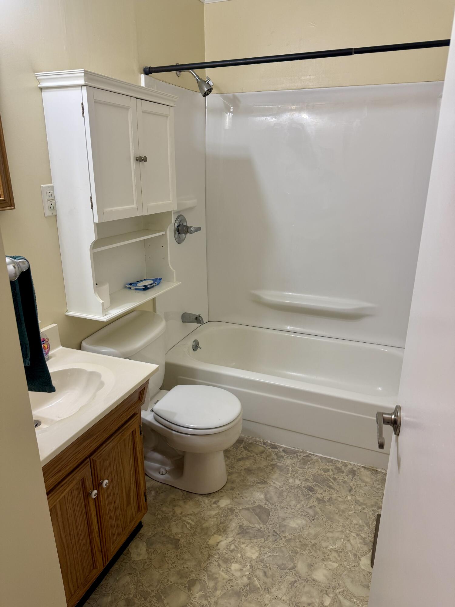 120 Collins Drive Property Photo 10