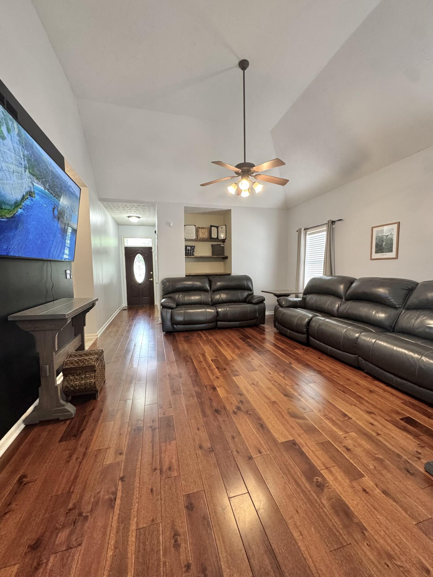 3008 Roundway Down Lane Property Photo 4