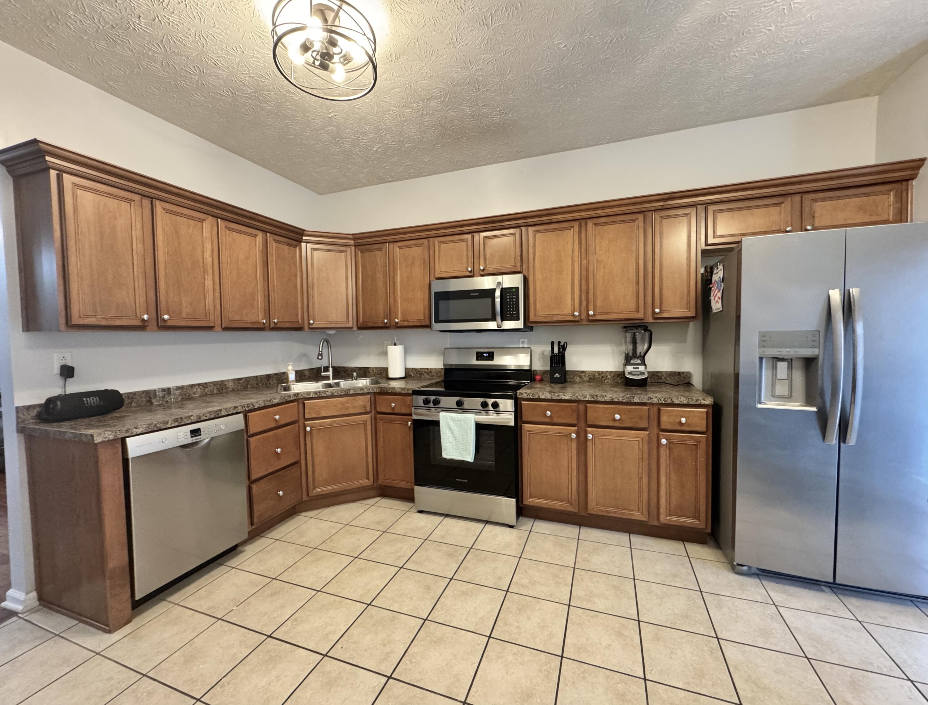 3008 Roundway Down Lane Property Photo 6