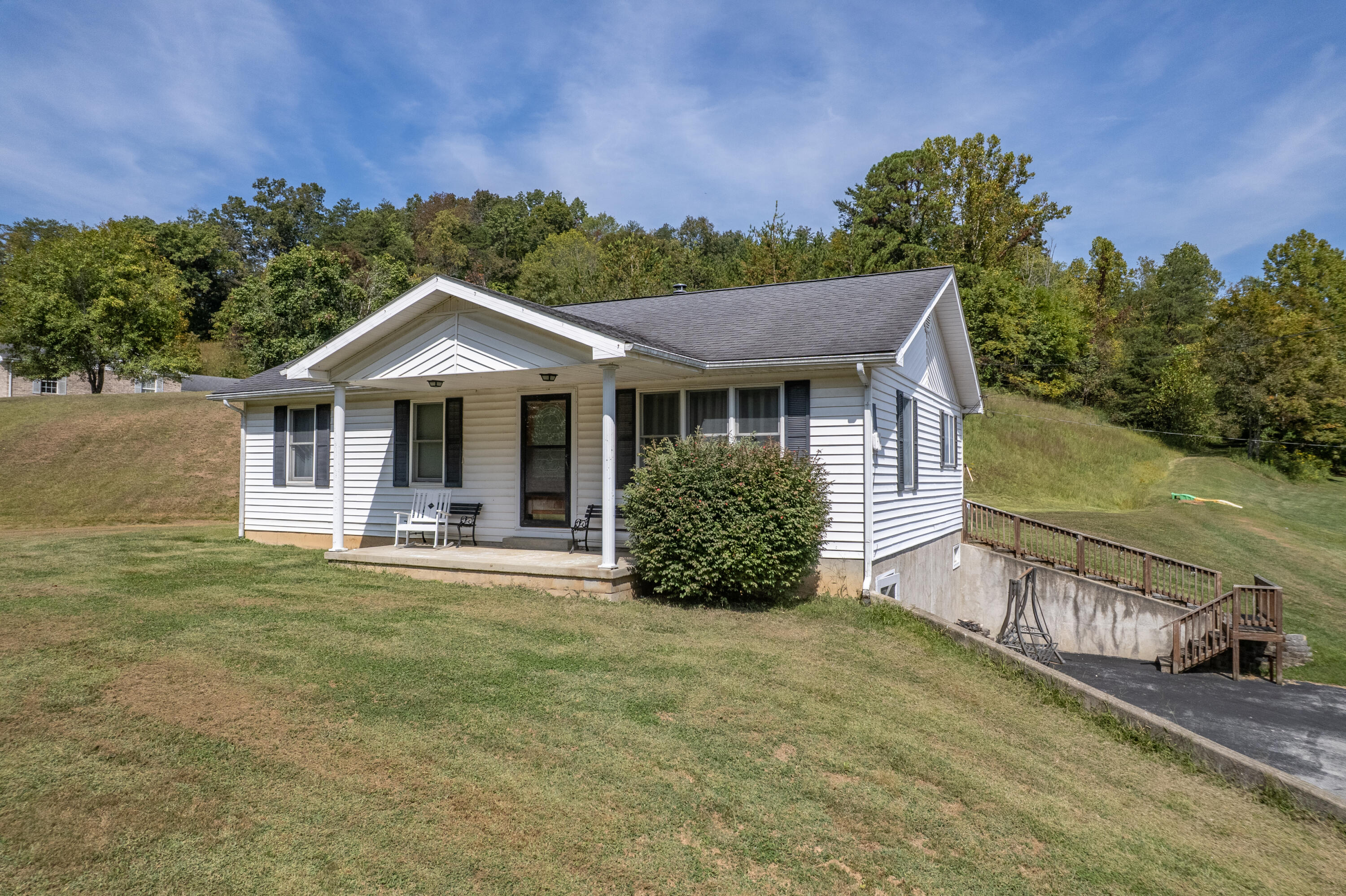 6194 Highway 460 Property Photo 1