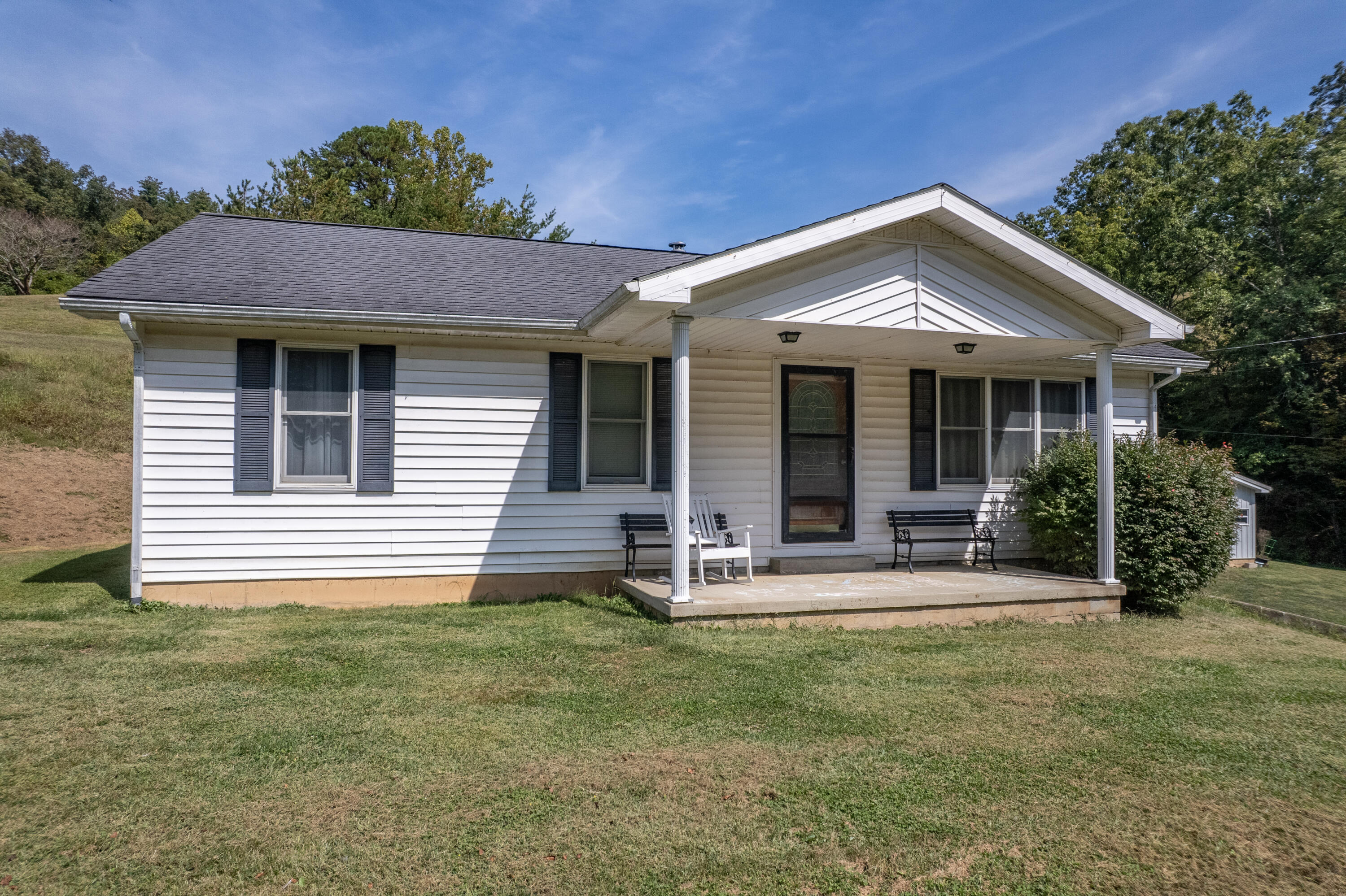 6194 Highway 460 Property Photo 3