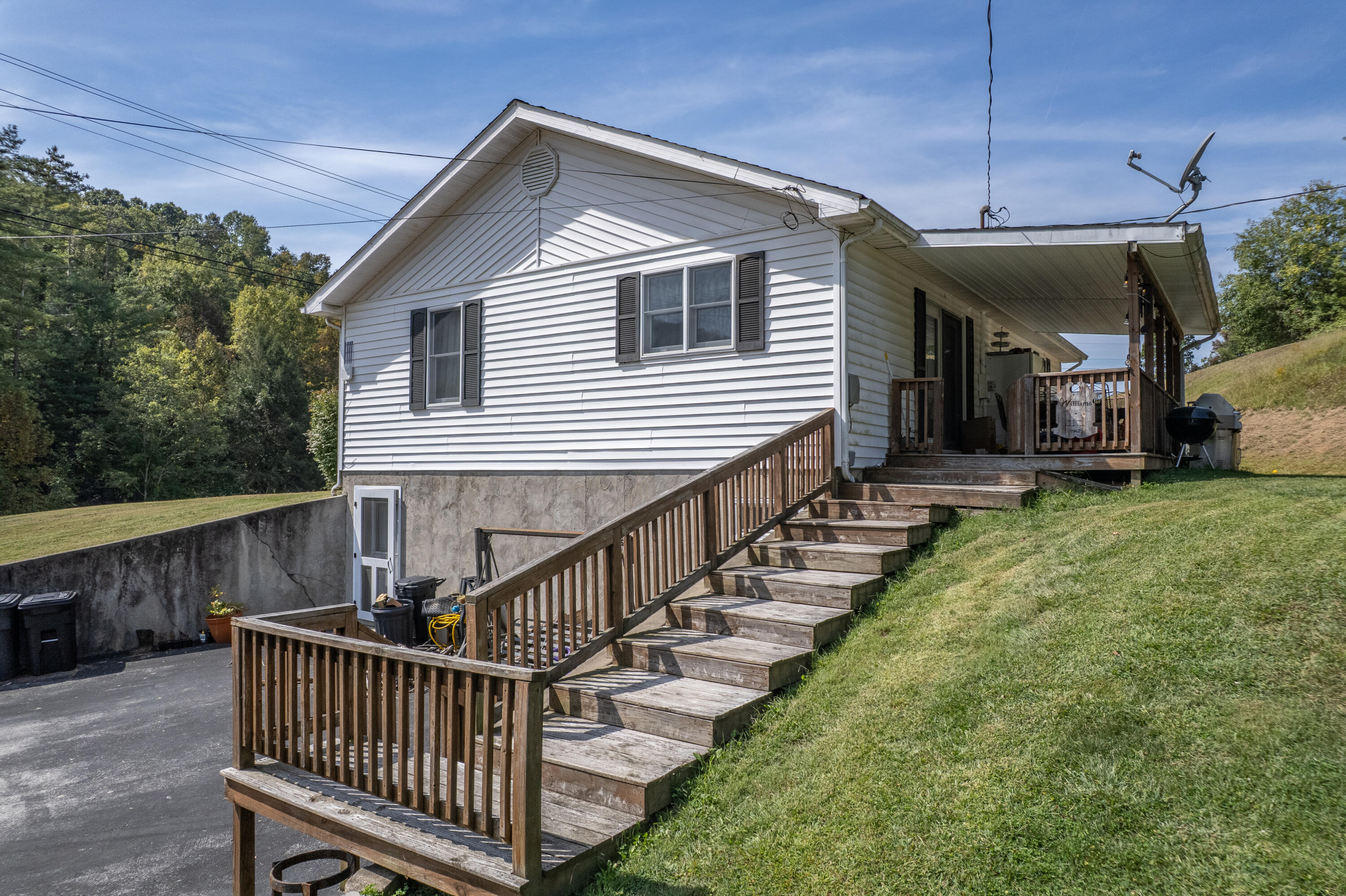 6194 Highway 460 Property Photo 4