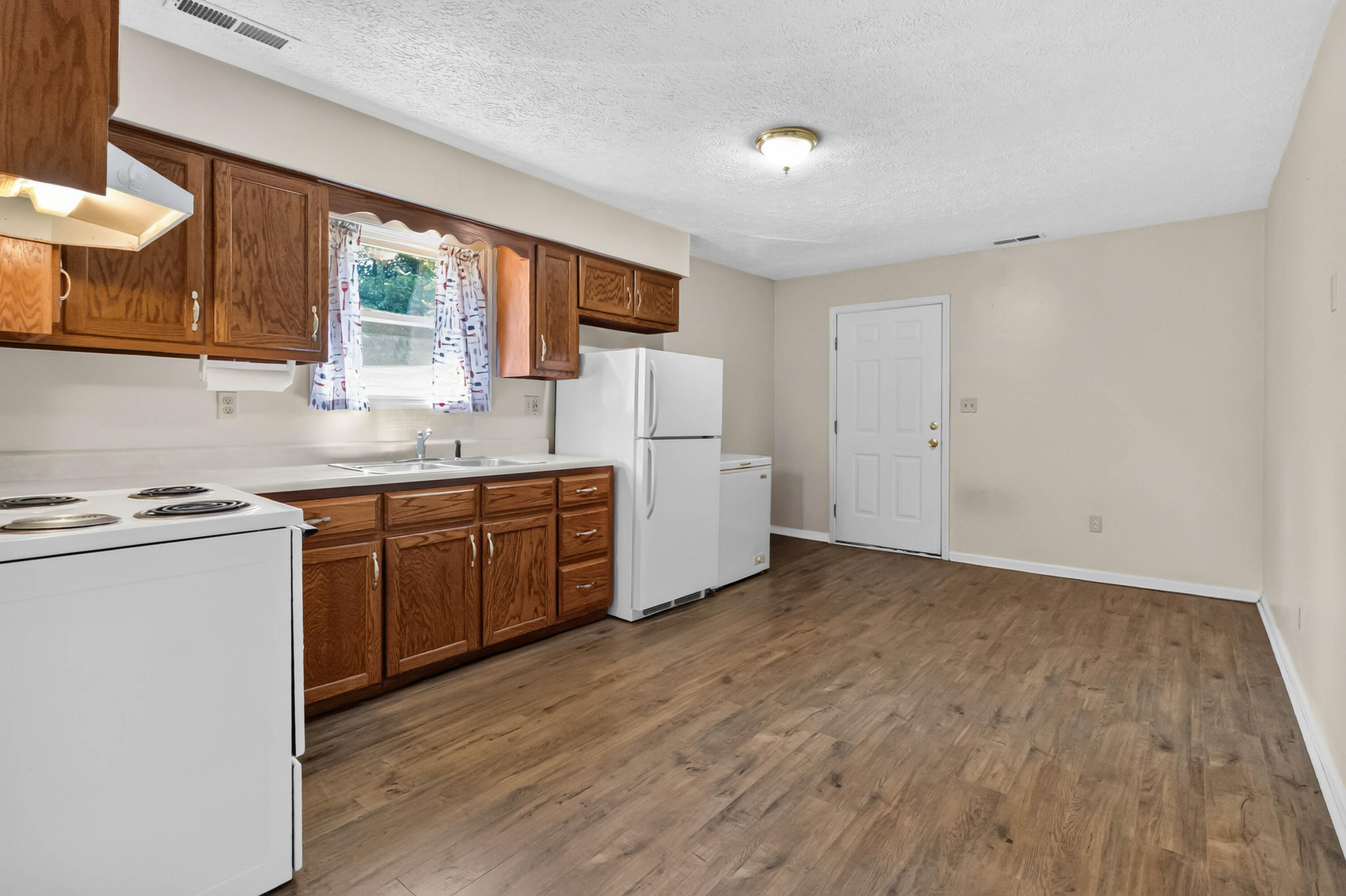 108 Daisey Road Property Photo 6