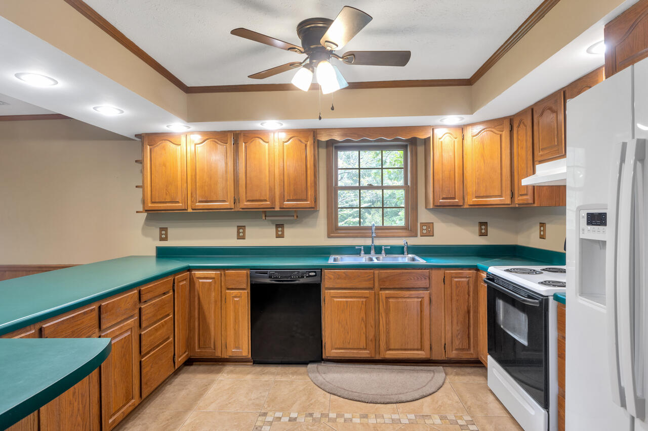 157 Bay Colony Road Property Photo 10