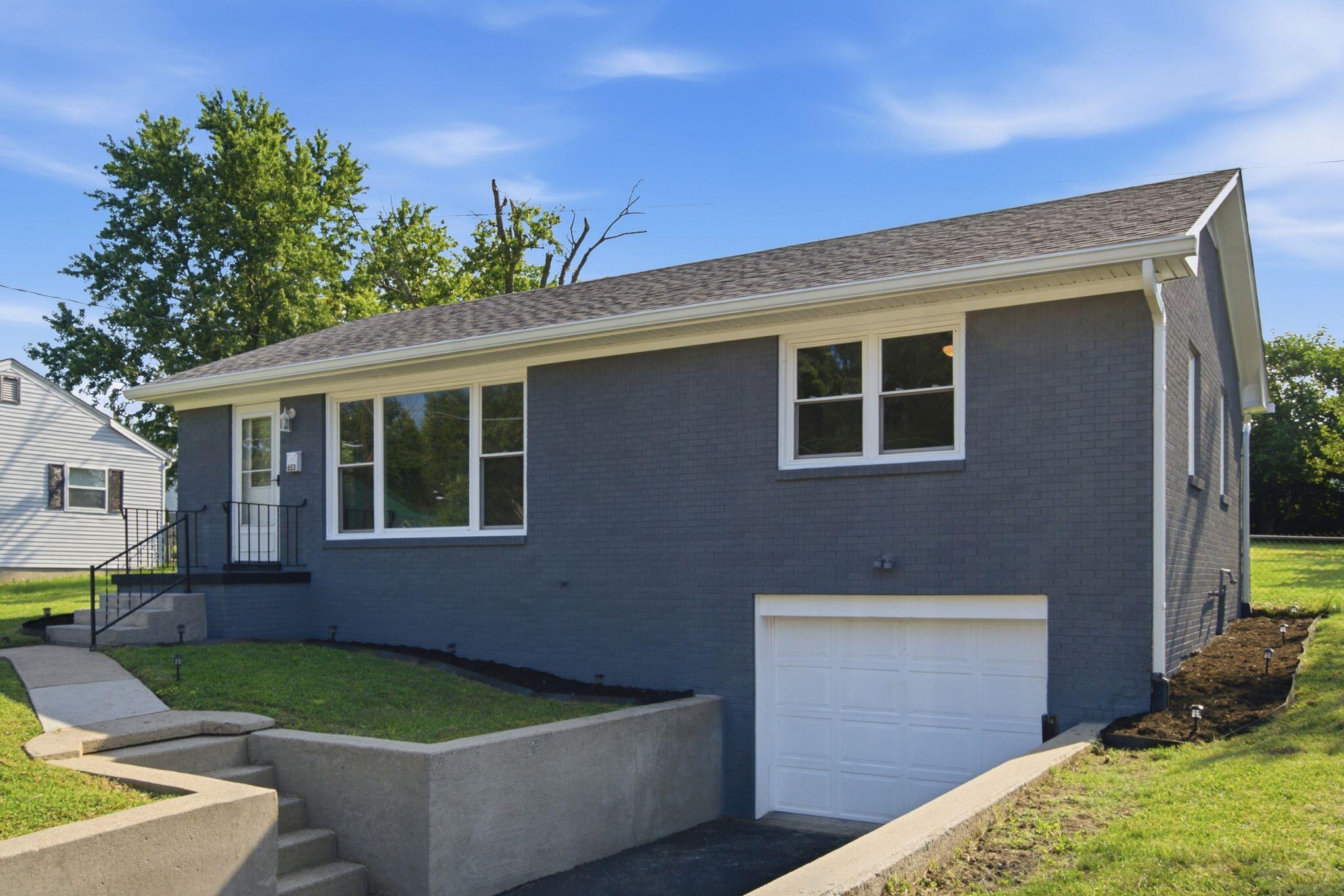 653 Valley Drive Property Photo 3