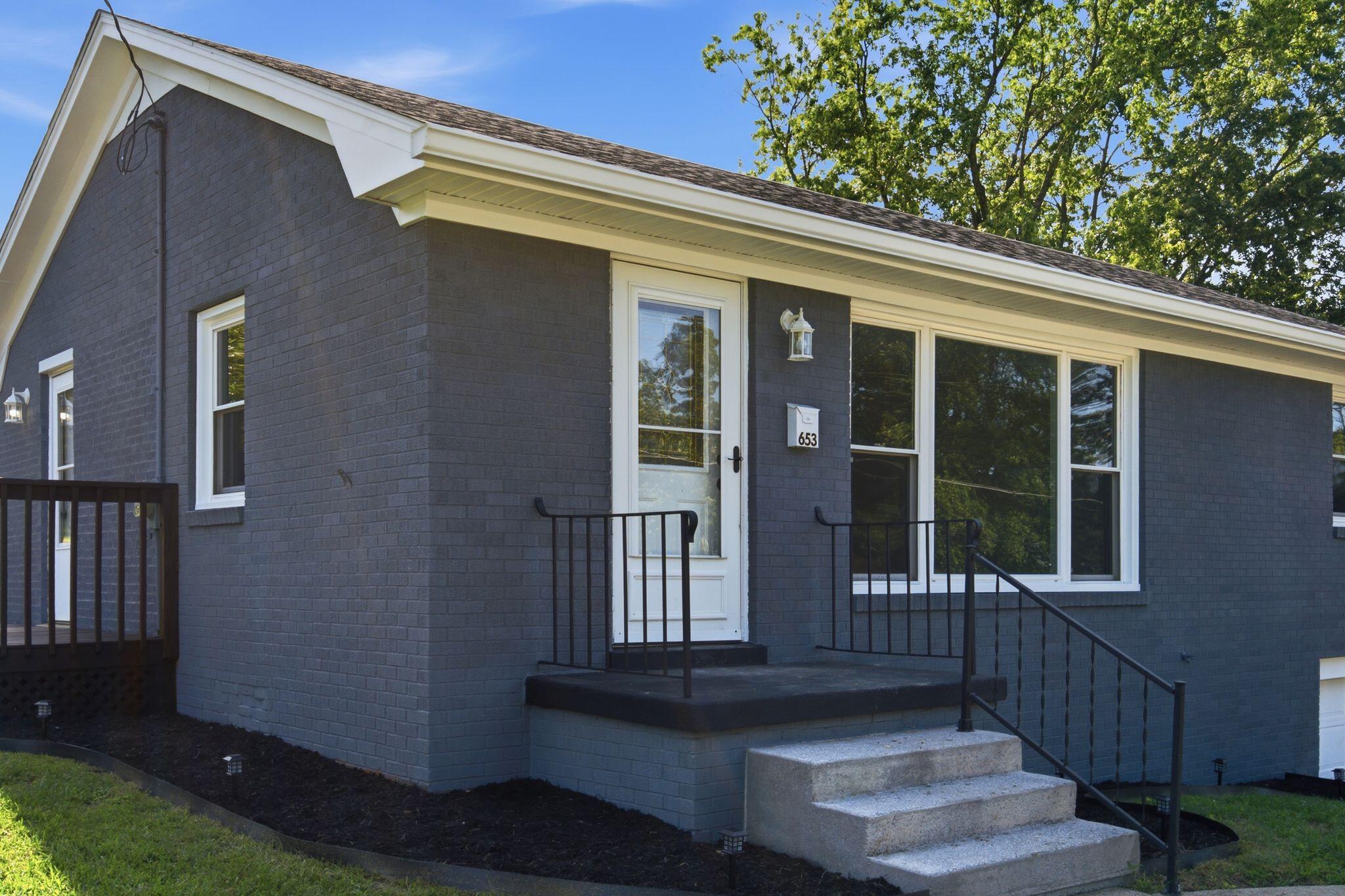 653 Valley Drive Property Photo 4