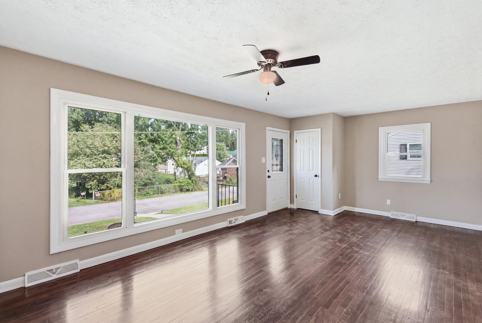 653 Valley Drive Property Photo 6