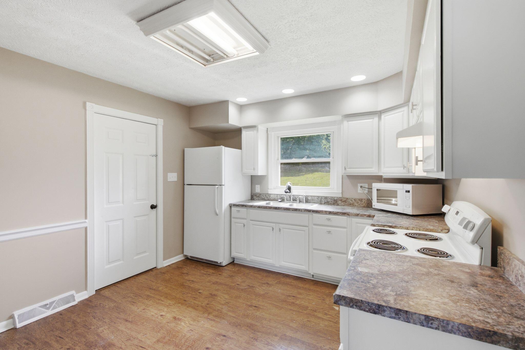 653 Valley Drive Property Photo 10