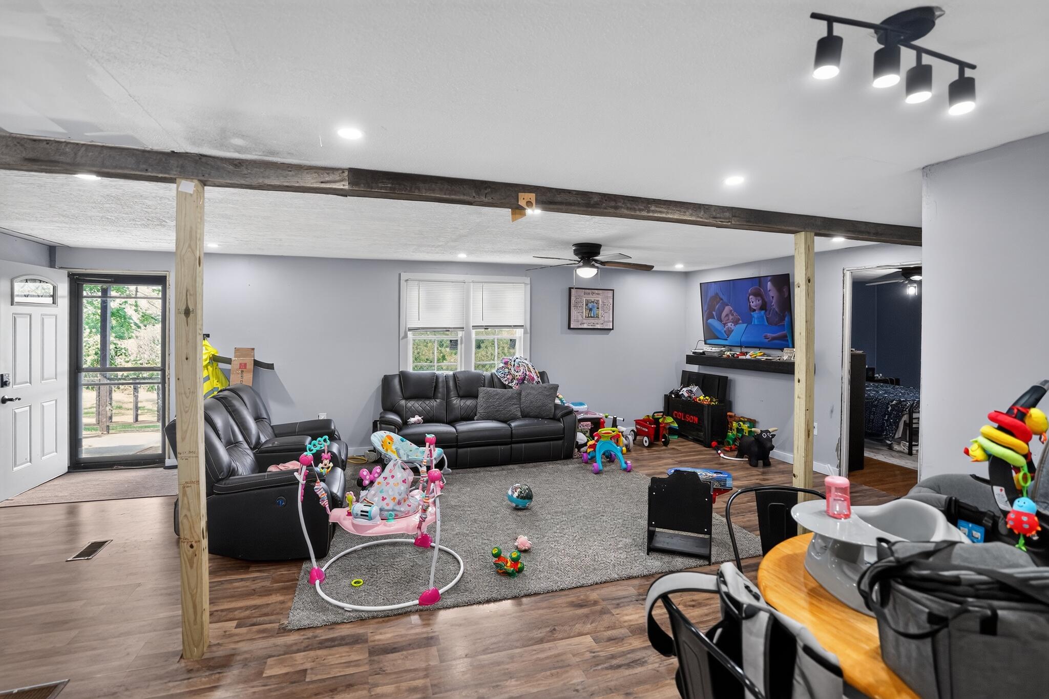 1321 Kays Road Property Photo 8
