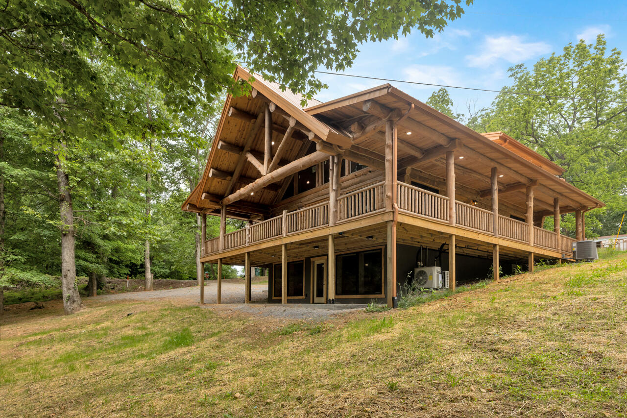10 Forest Circle Property Photo 3