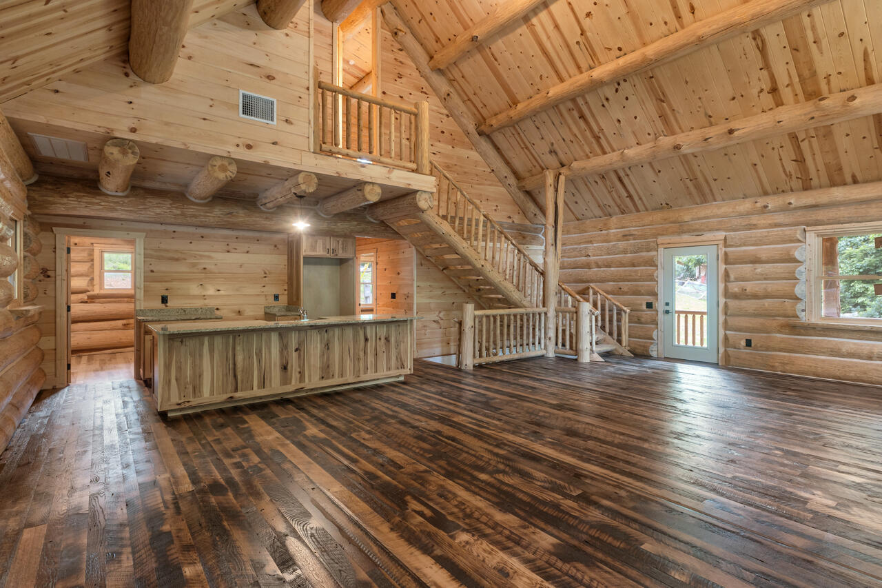 10 Forest Circle Property Photo 5