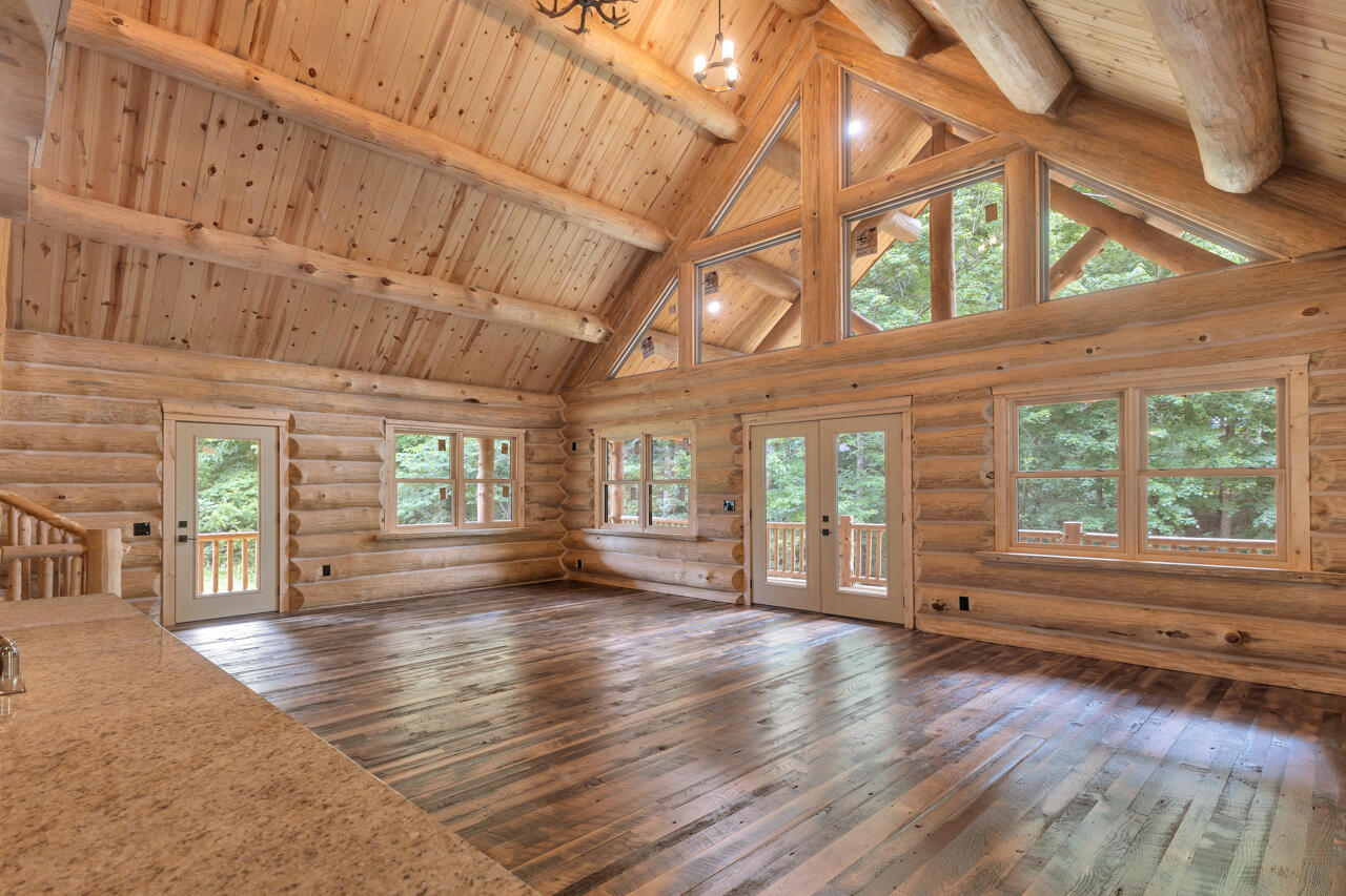 10 Forest Circle Property Photo 6