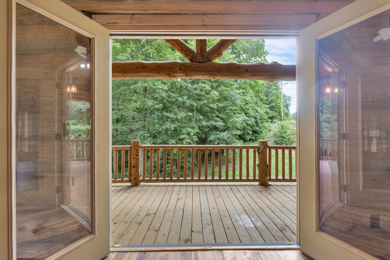 10 Forest Circle Property Photo 7