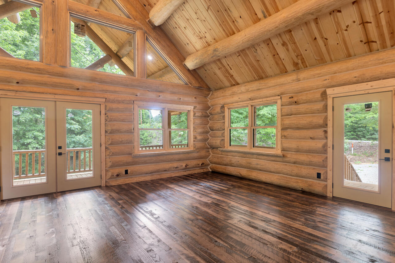 10 Forest Circle Property Photo 8