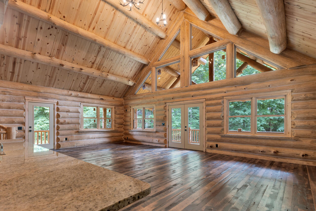 10 Forest Circle Property Photo 14