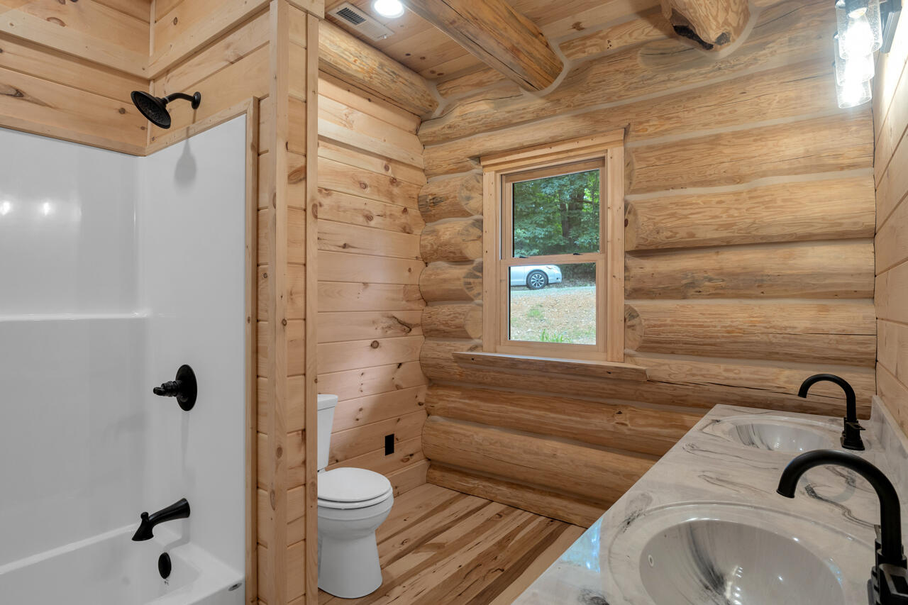 10 Forest Circle Property Photo 16
