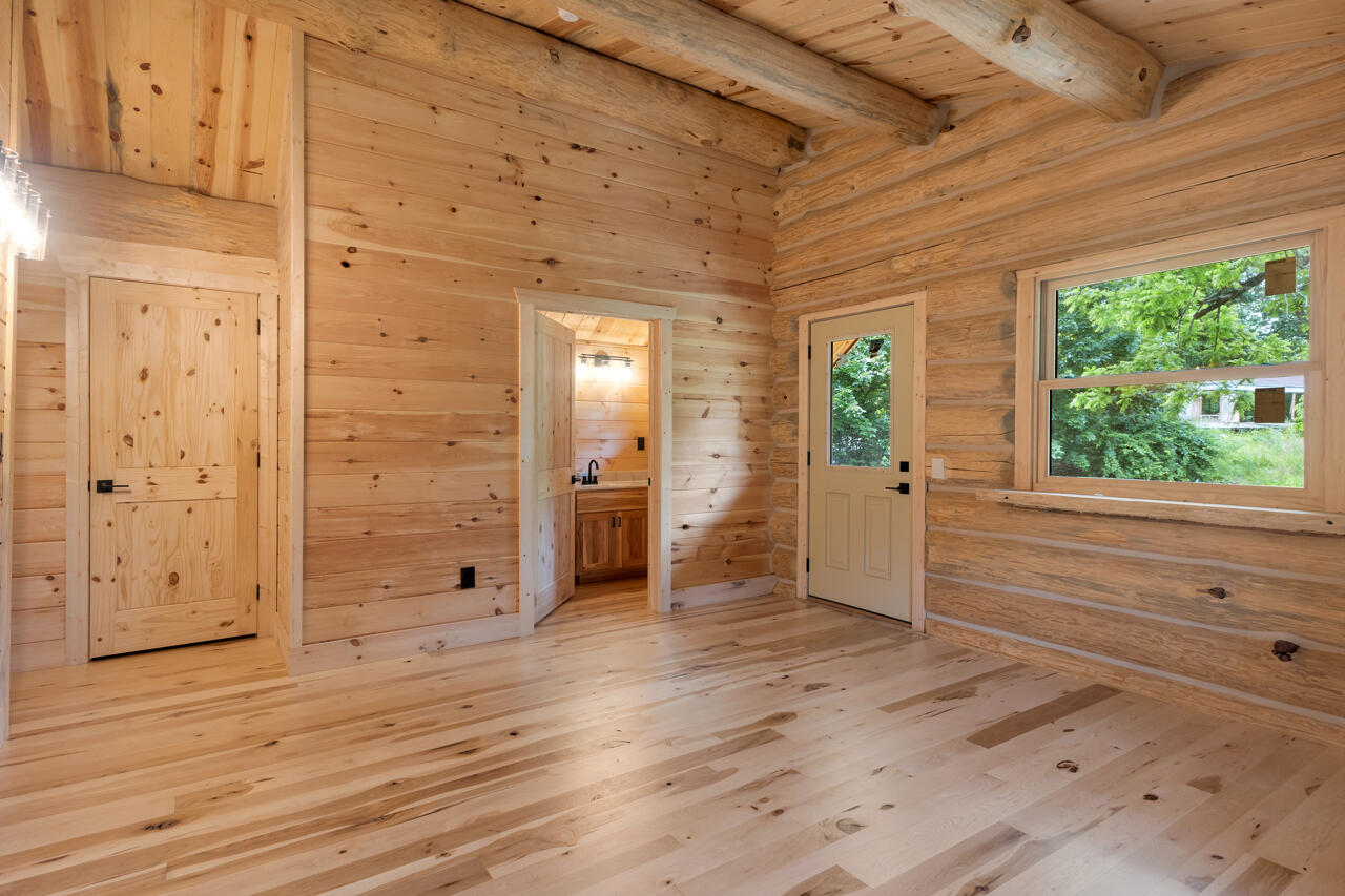 10 Forest Circle Property Photo 18