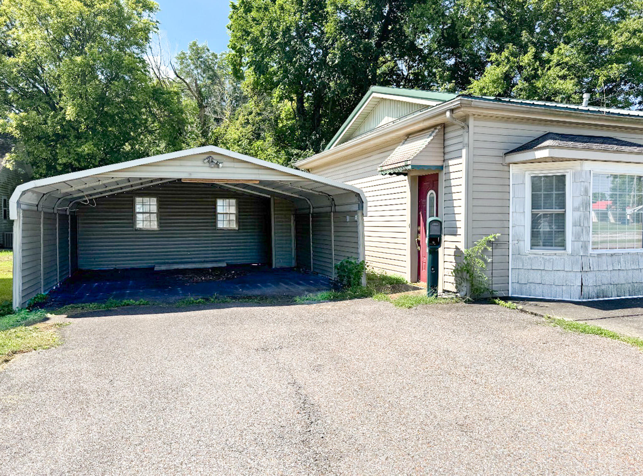 202 Harold King Dr Property Photo 3