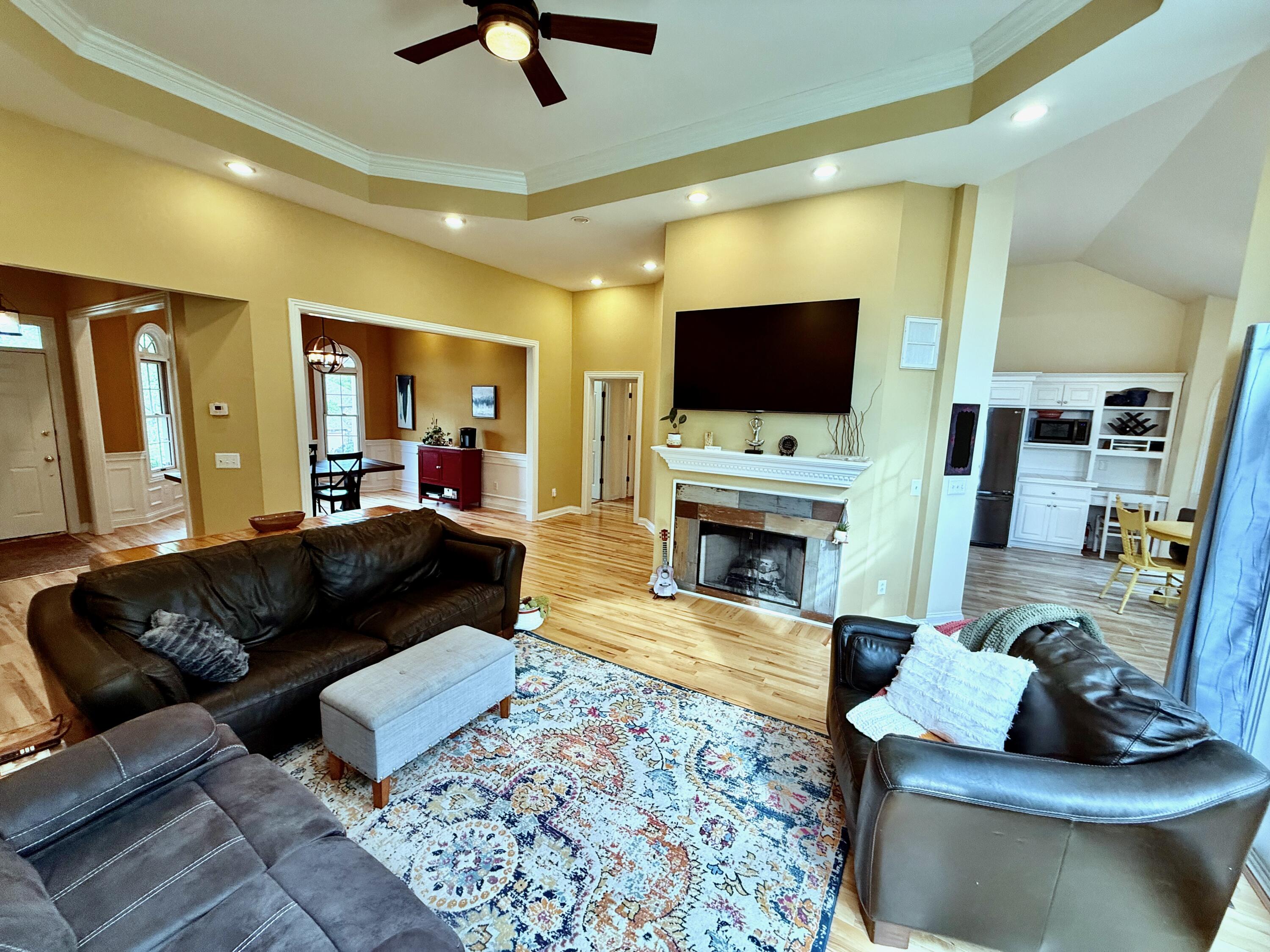 243 Crown Point Drive Property Photo 3