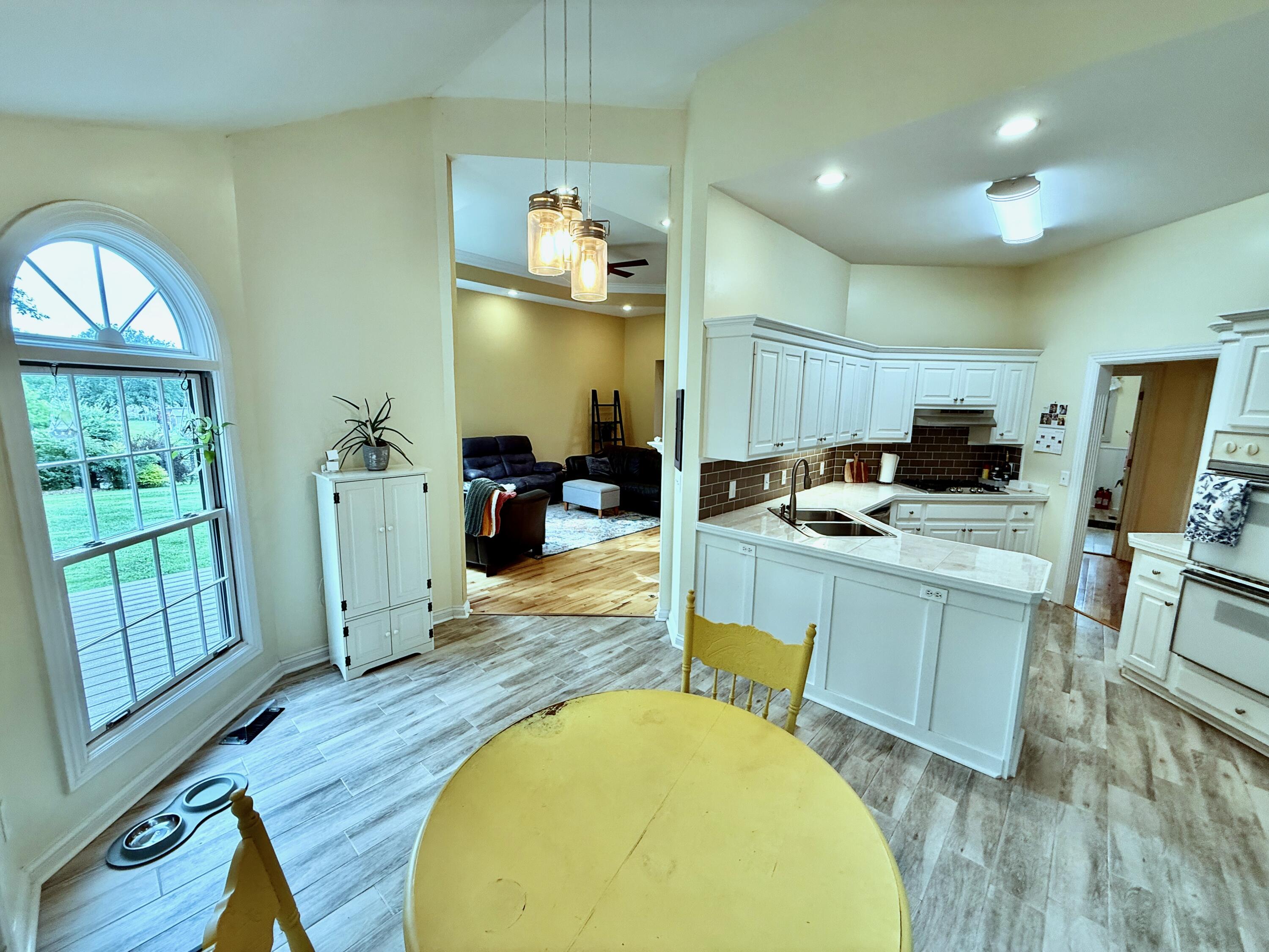 243 Crown Point Drive Property Photo 5