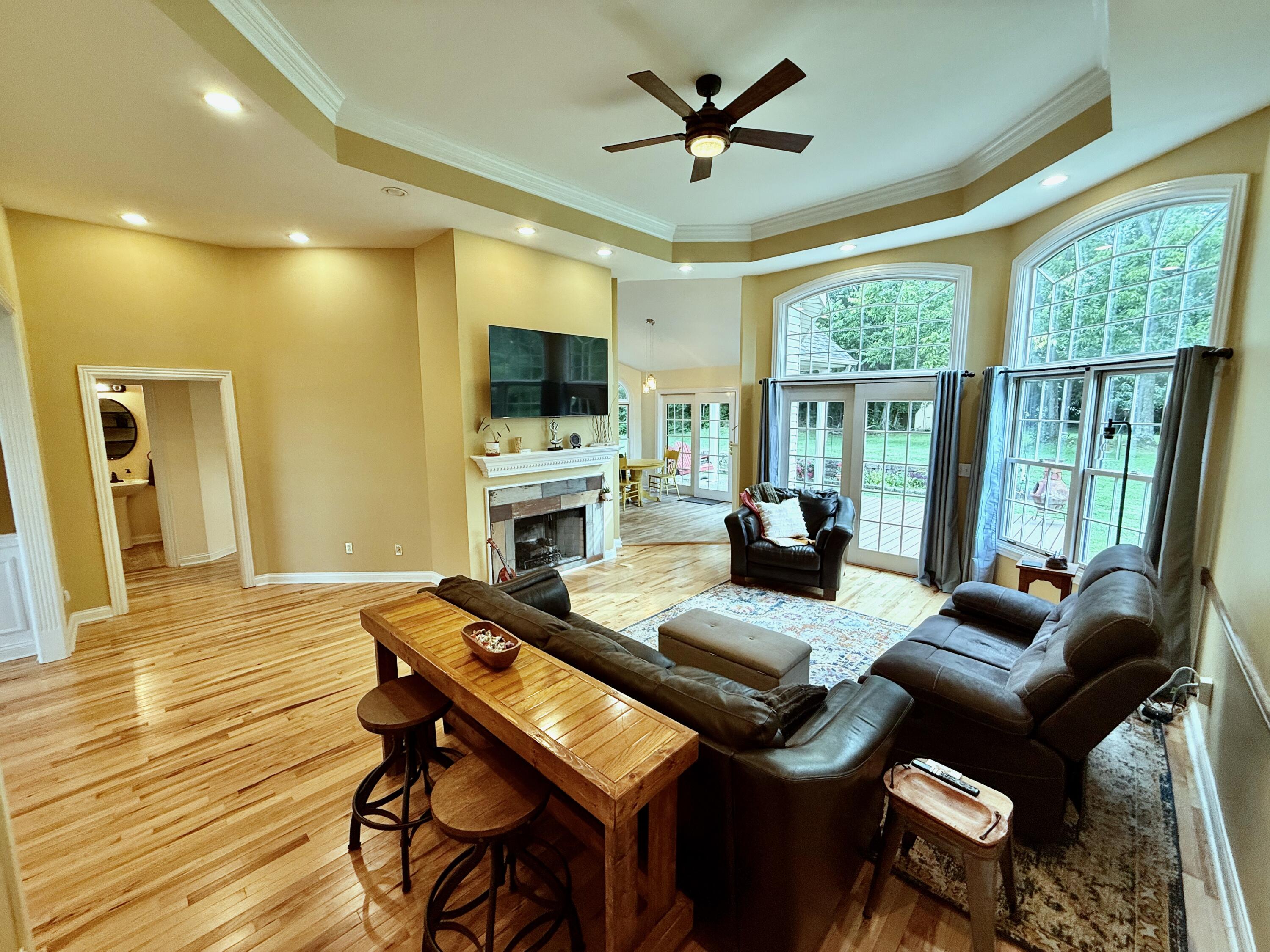 243 Crown Point Drive Property Photo 6