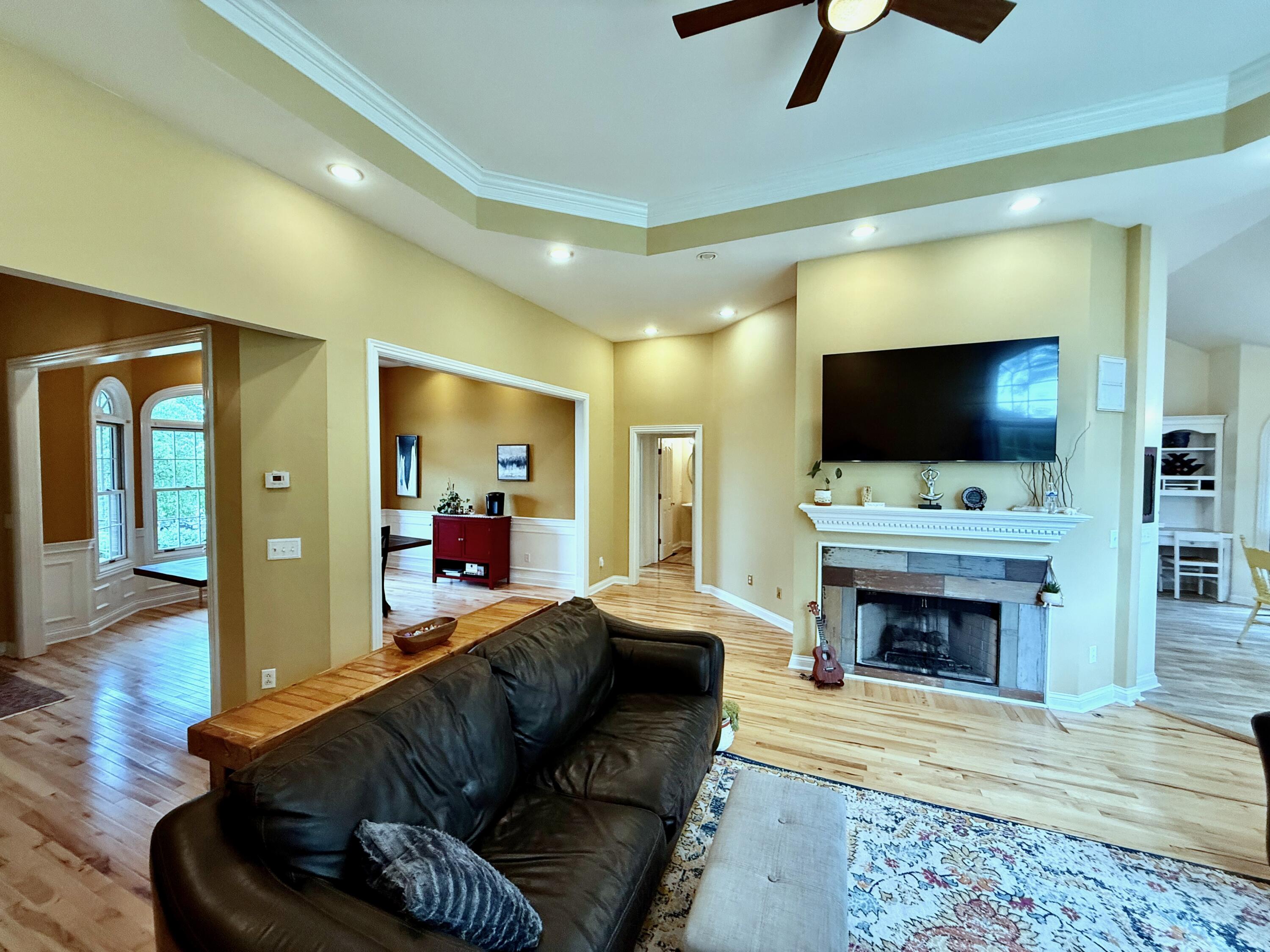 243 Crown Point Drive Property Photo 8