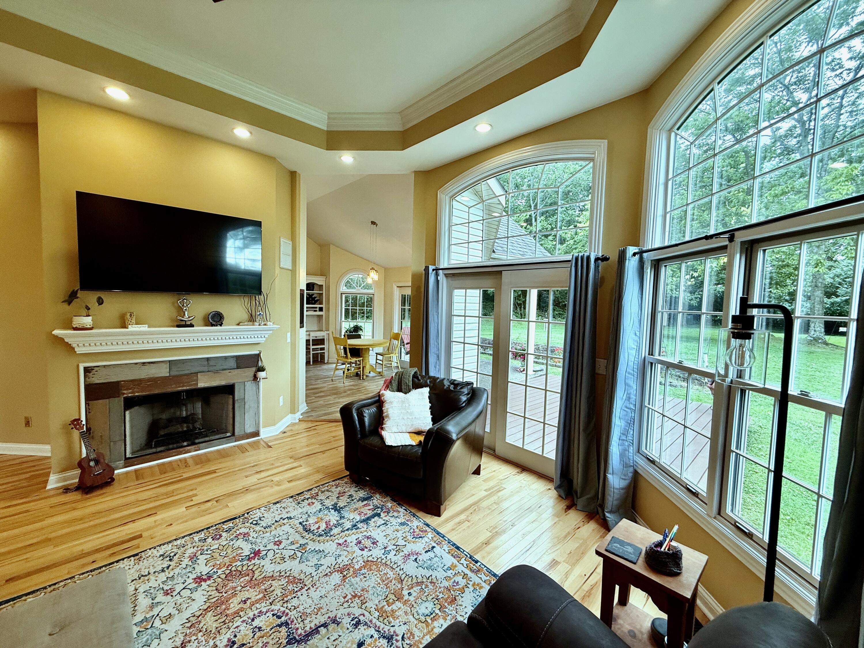 243 Crown Point Drive Property Photo 10