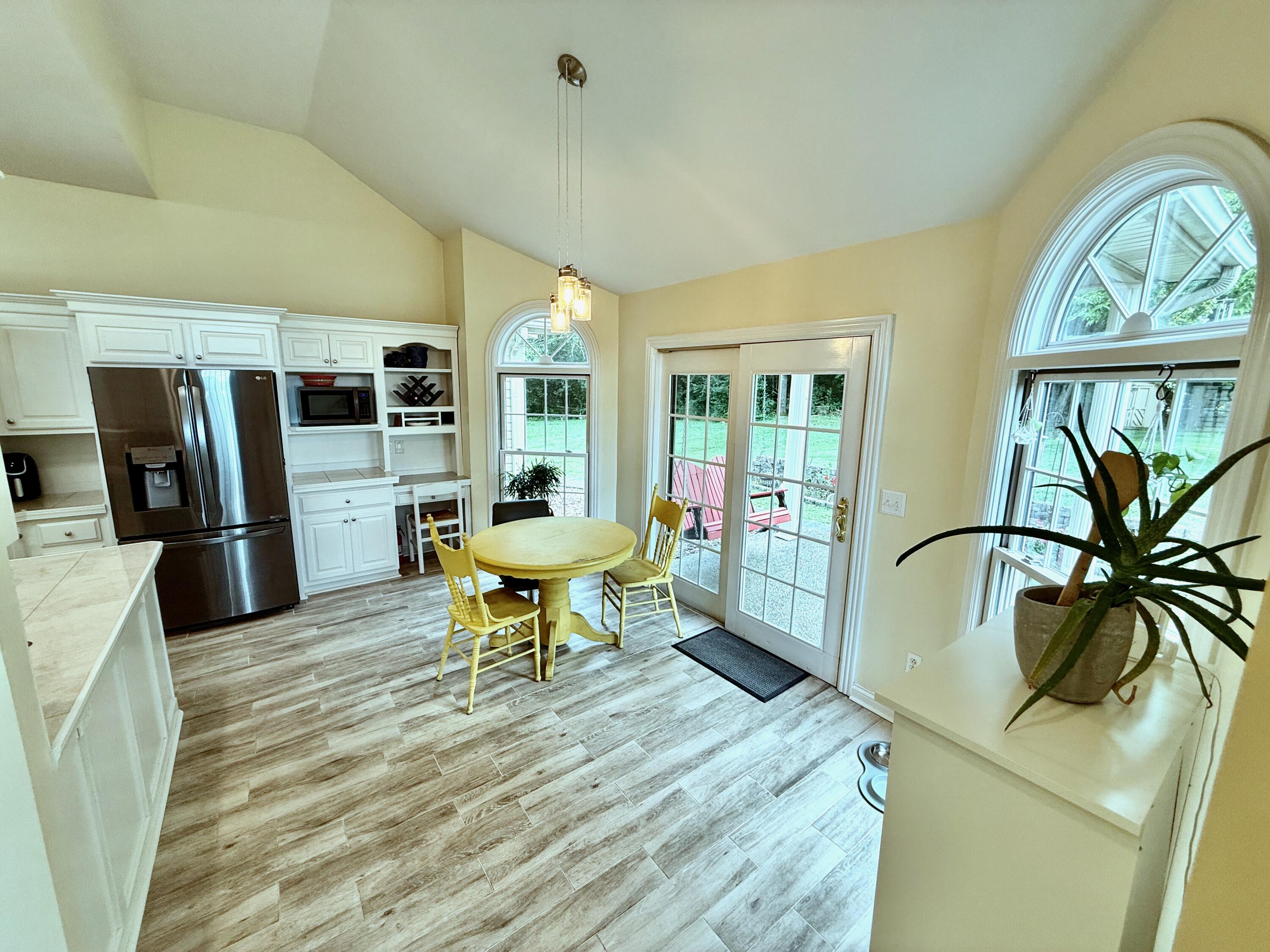 243 Crown Point Drive Property Photo 16