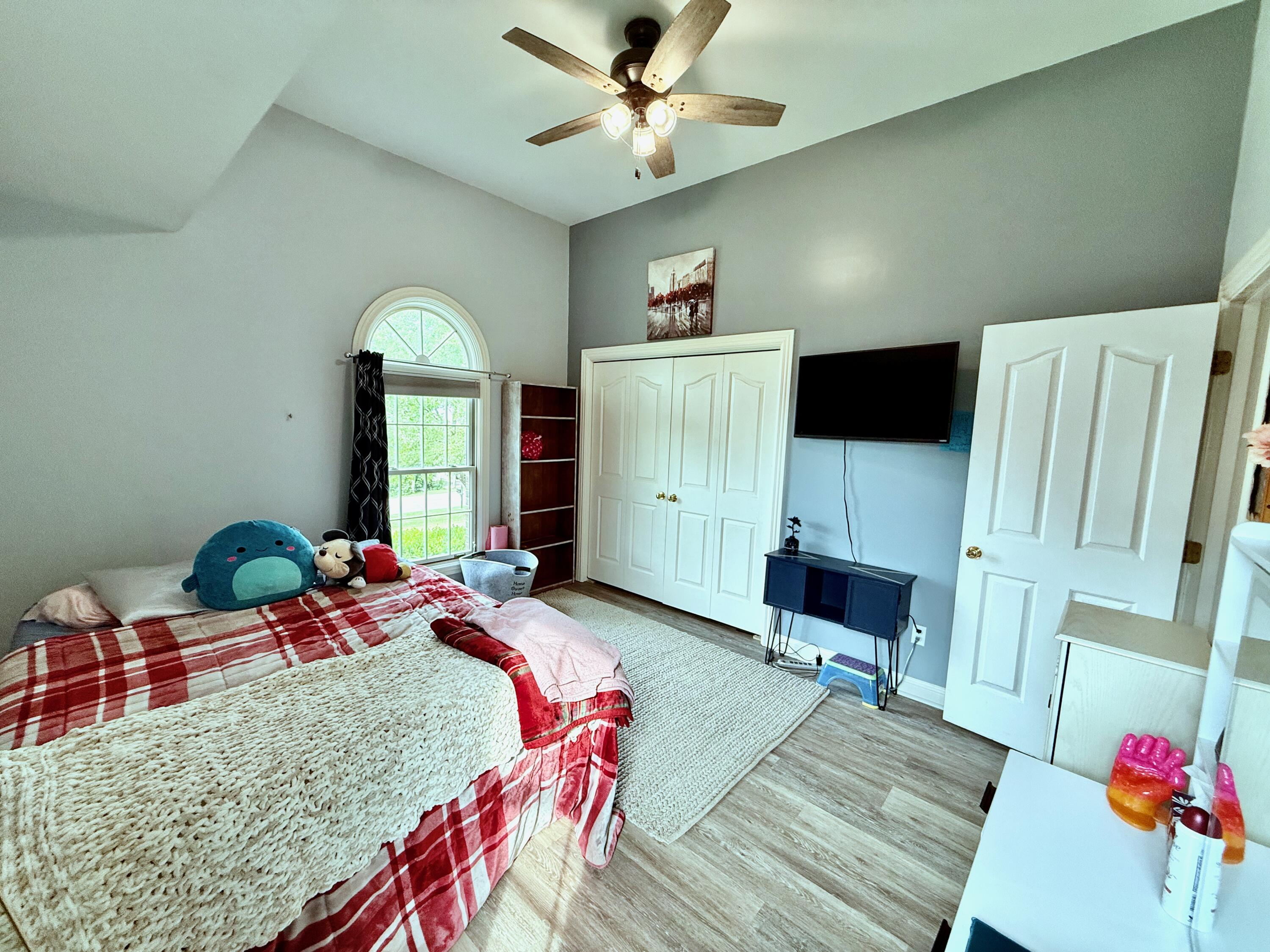 243 Crown Point Drive Property Photo 39