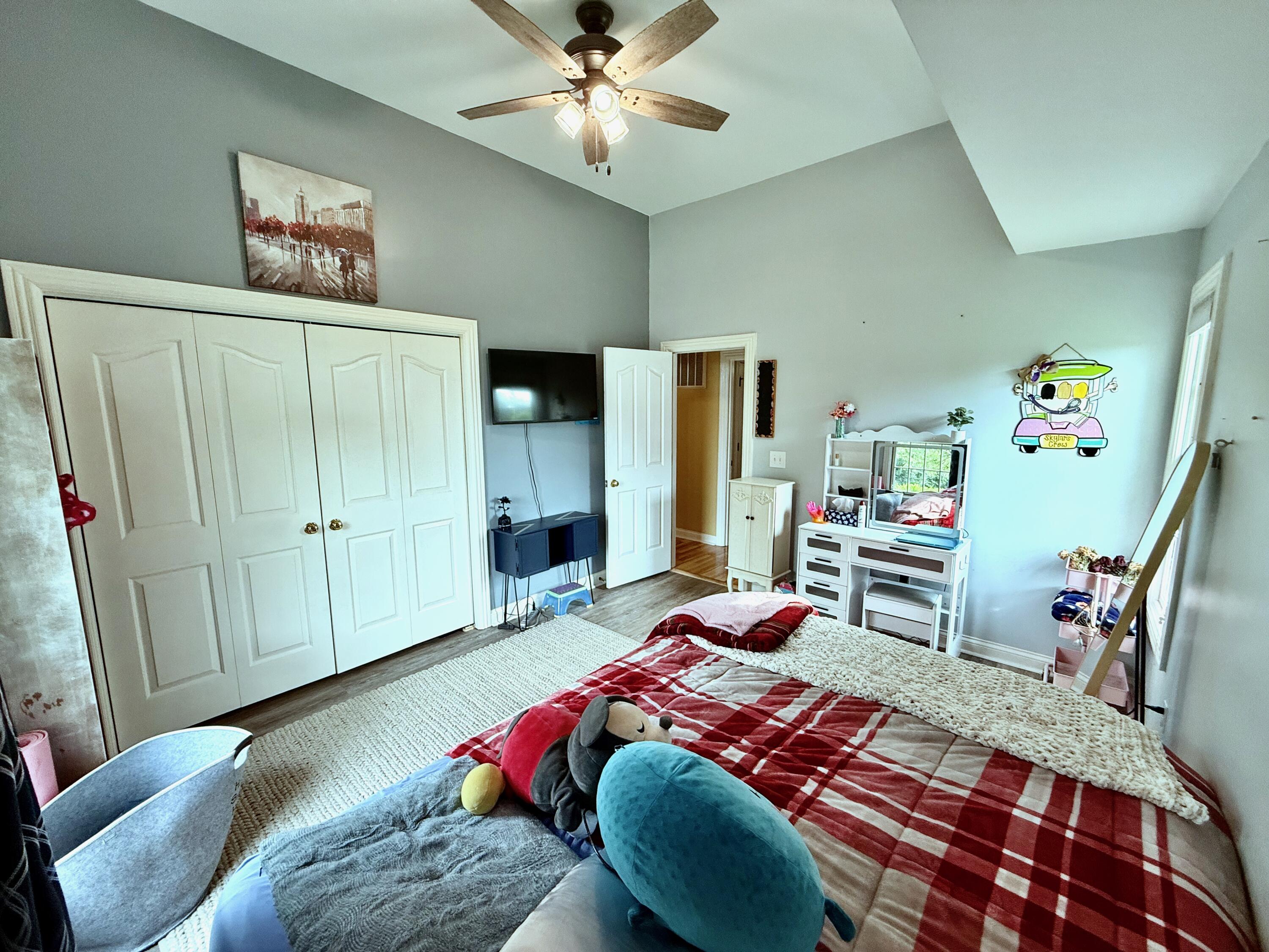 243 Crown Point Drive Property Photo 41