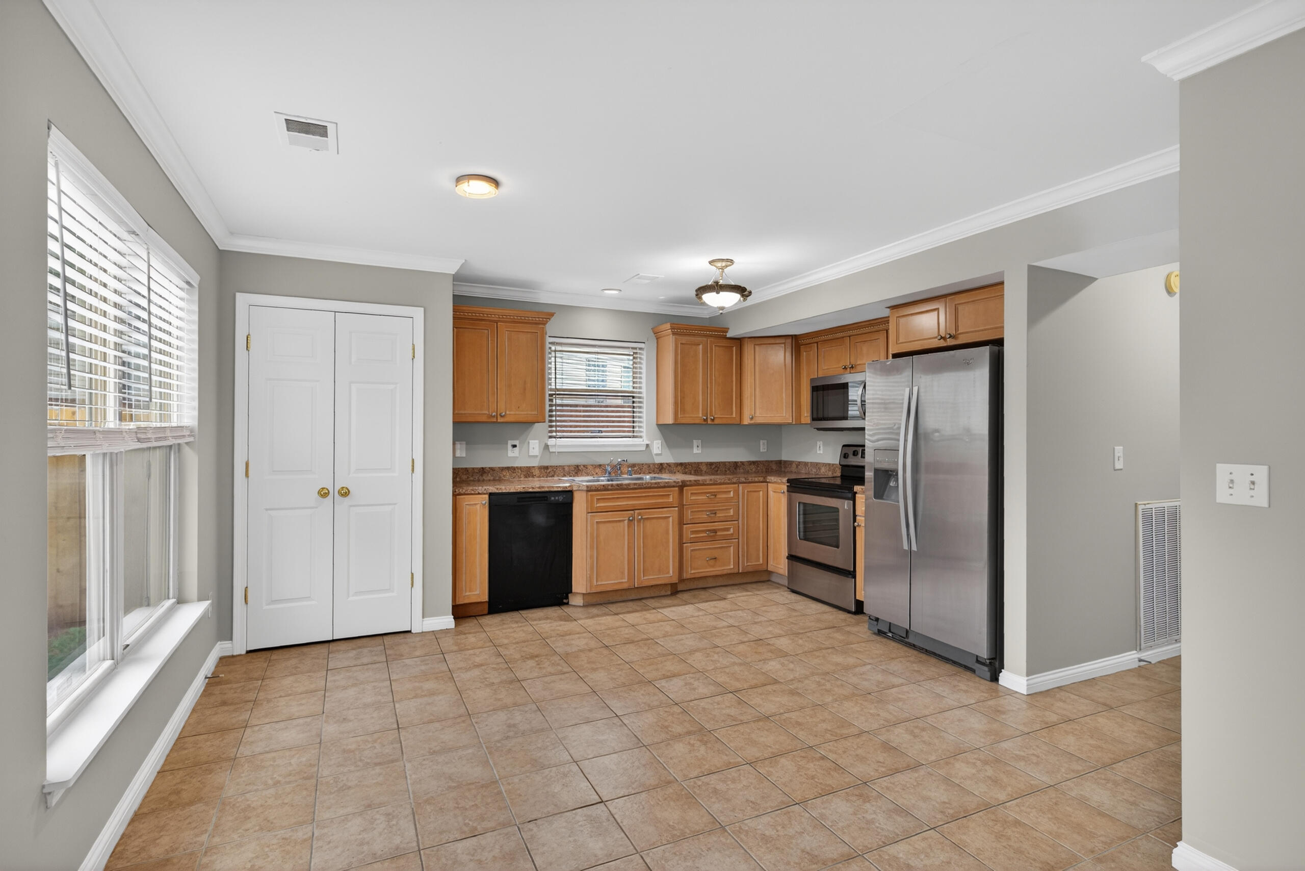 3008 Adwalton Road Property Photo 7