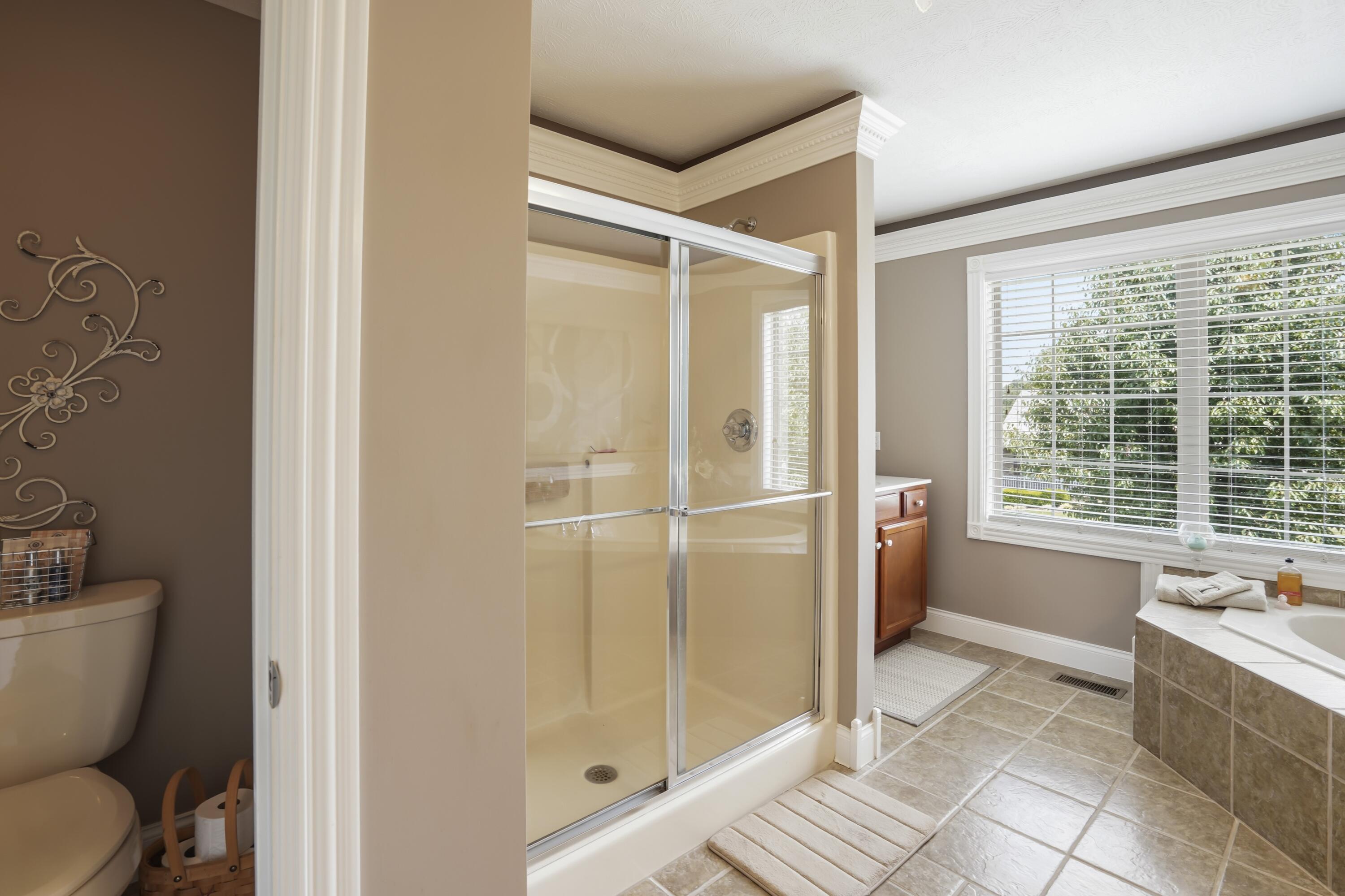 604 Whisper Woods Drive Property Photo 34