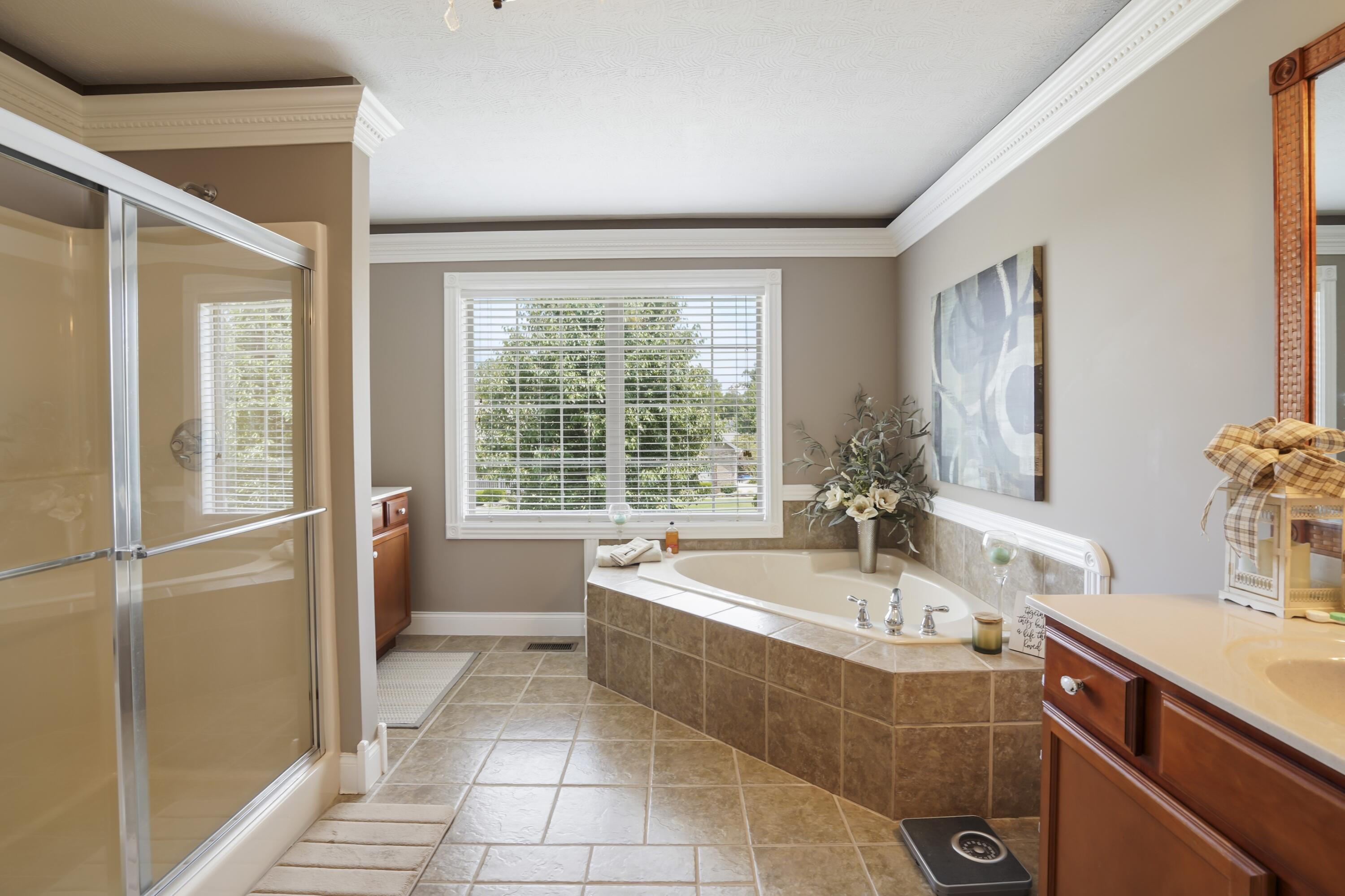 604 Whisper Woods Drive Property Photo 35
