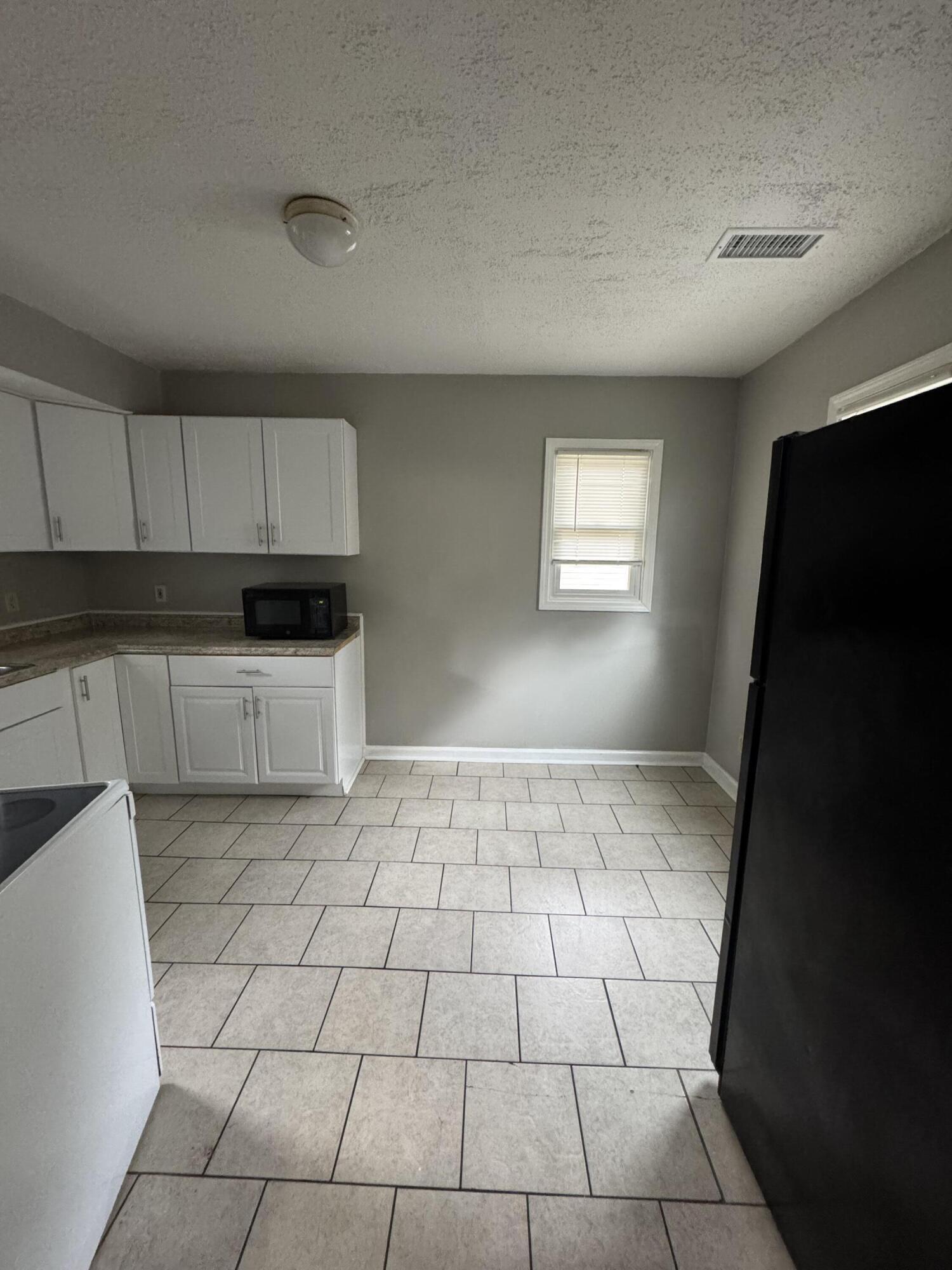 605 Harry Street Property Photo 8