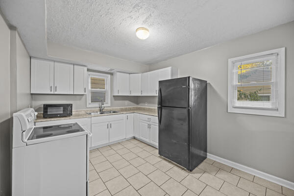 605 Harry Street Property Photo 8